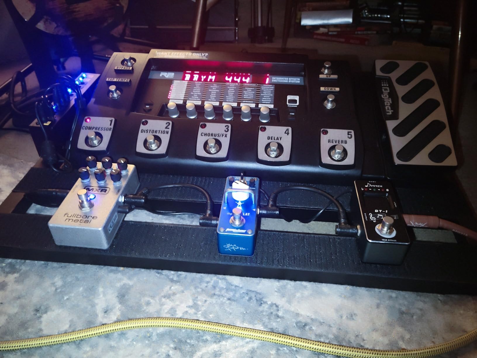 Guitar Pedal Board Aluminum Guitar Effect Pedal Board 28'' x 13.78'' Guitar Effects Pedalboard Accessories with Carrying Bag customer photo 2
