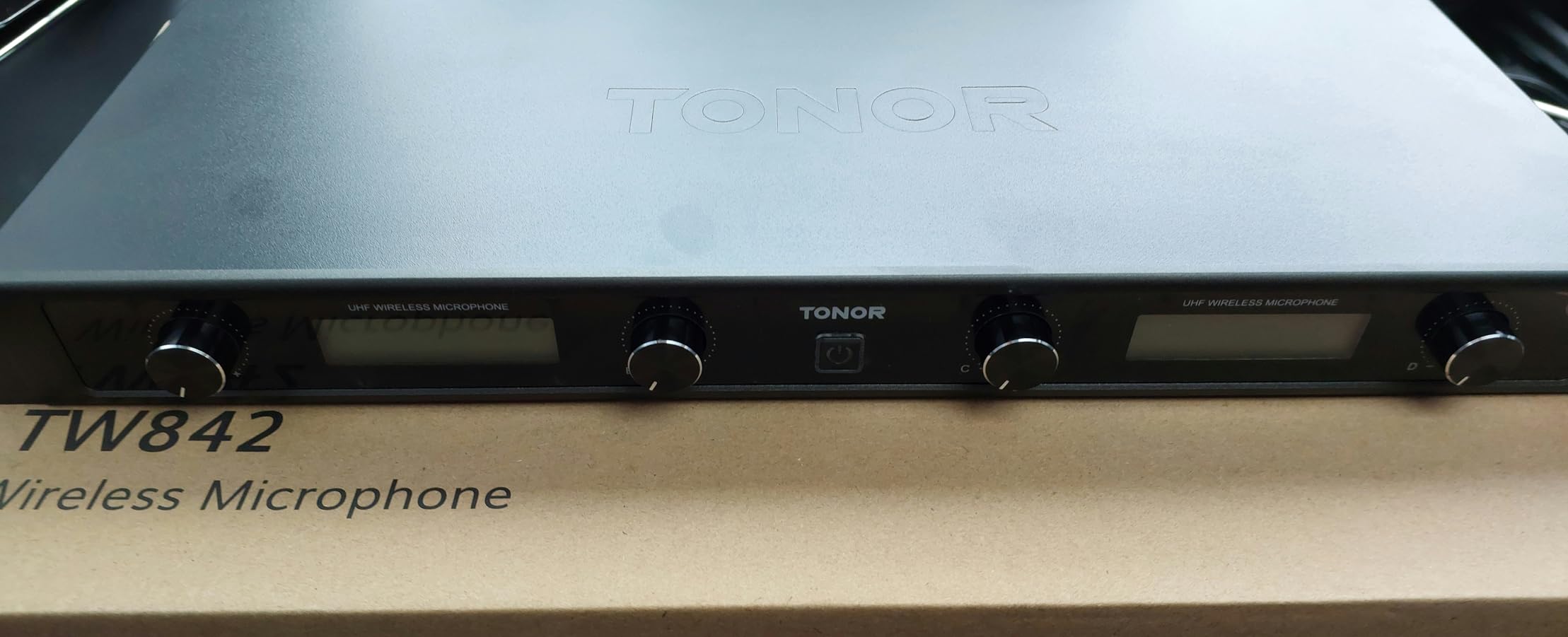 TONOR UHF Wireless Microphone System with Headset Lavalier Lapel Mic, Bodypack Transmitter, Rechargeable Receiver, 15 Channels 60 m/200ft Range 1/4