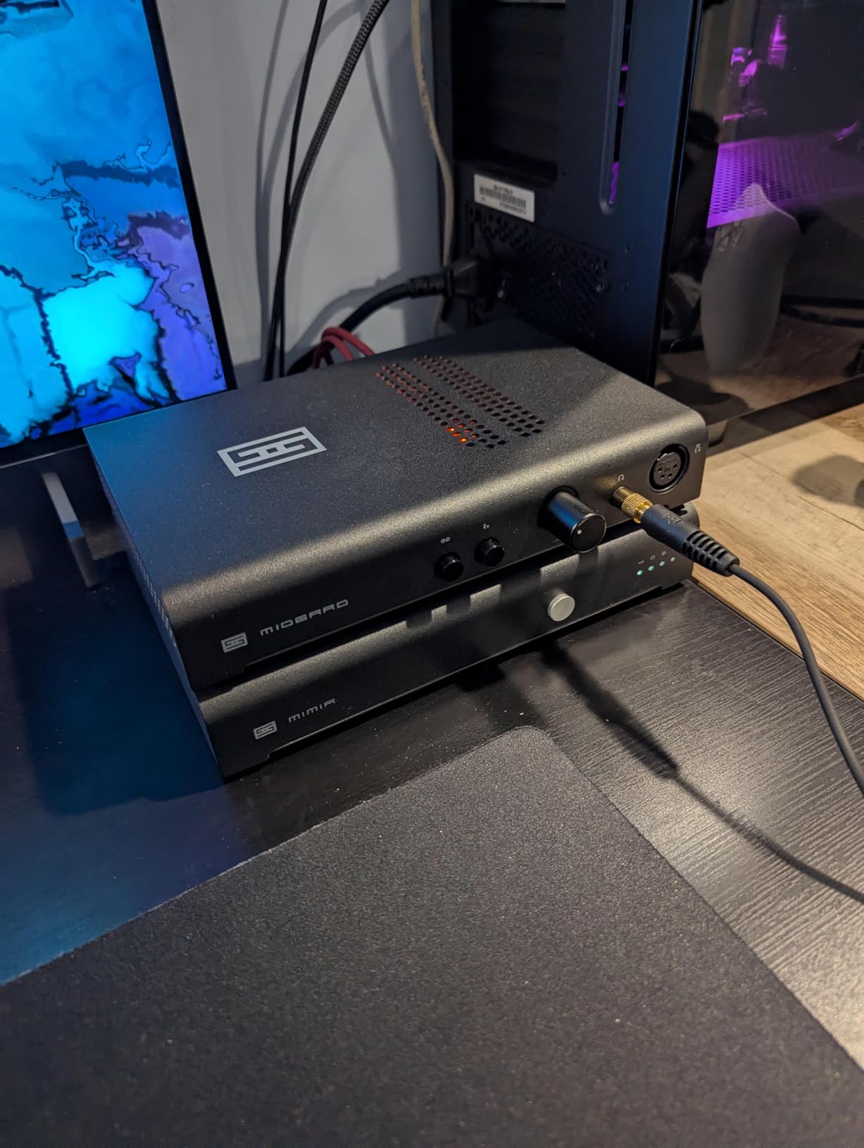 Schiit Midgard Headphone Amp and Preamp with Balanced Inputs and Outputs | Fully discrete amp with exclusive Halo mixed-mode feedback, ~5W/32 ohms, balanced & SE in/out, Alps RK27 pot. Made in USA. customer photo 2