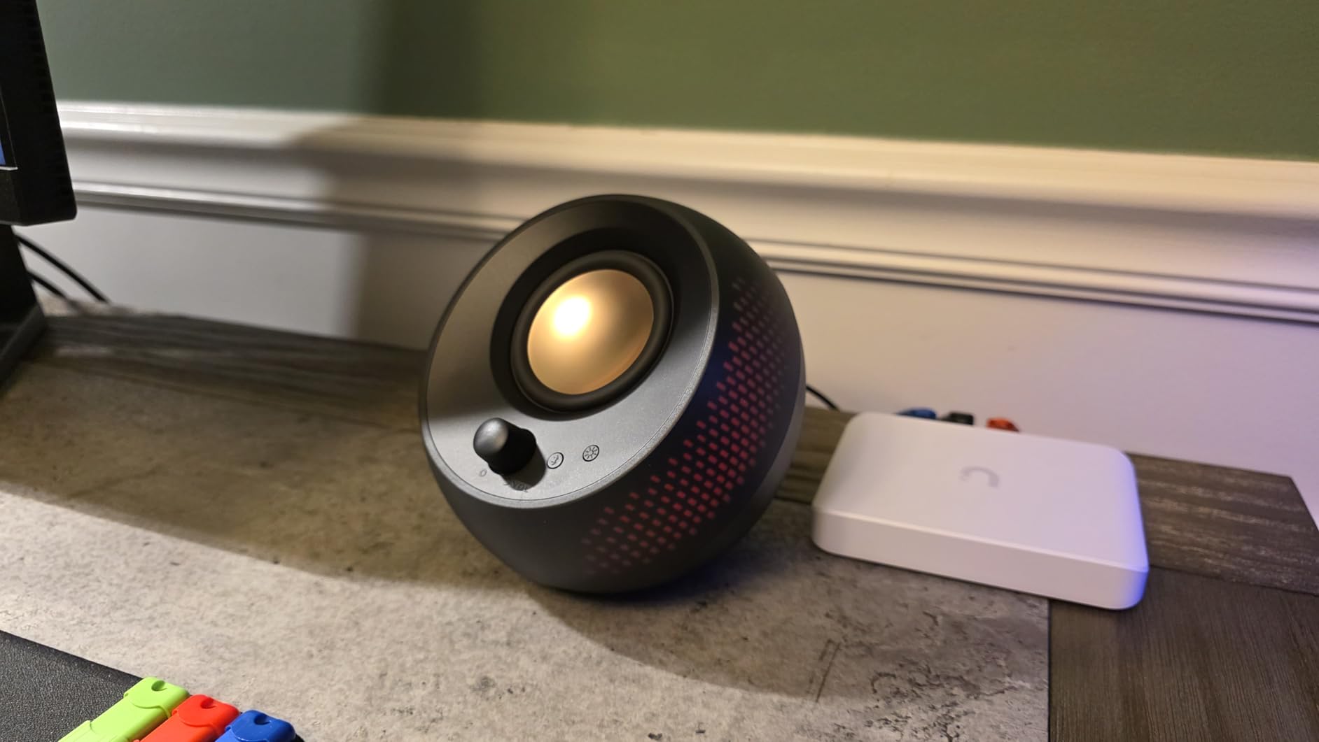 Creative Pebble X Plus 2.1 USB-C Computer Speakers with Subwoofer, RGB Lighting, Elevated Drivers, Desktop Audio customer photo 1