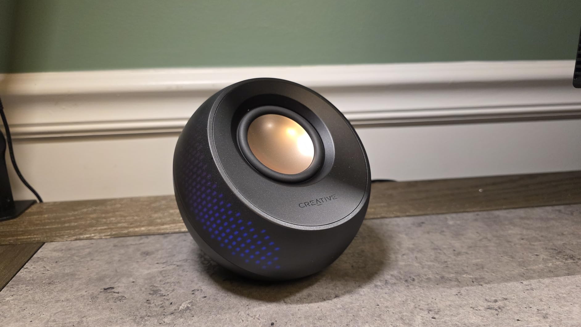 Creative Pebble X Plus 2.1 USB-C Computer Speakers with Subwoofer, RGB Lighting, Elevated Drivers, Desktop Audio customer photo 2