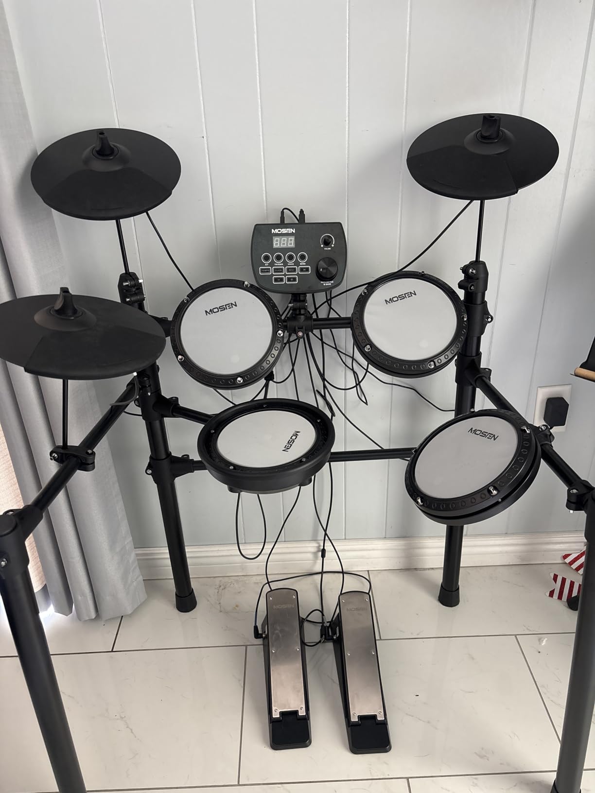 MOSEN Electric Drum Set with 4 Quiet Mesh Drum Pads, Cymbals, Sticks, Headphones, USB MIDI, Kick Pedal, 195+ Sounds and 25 Drum Kits for Beginner MED-X3 customer photo 1