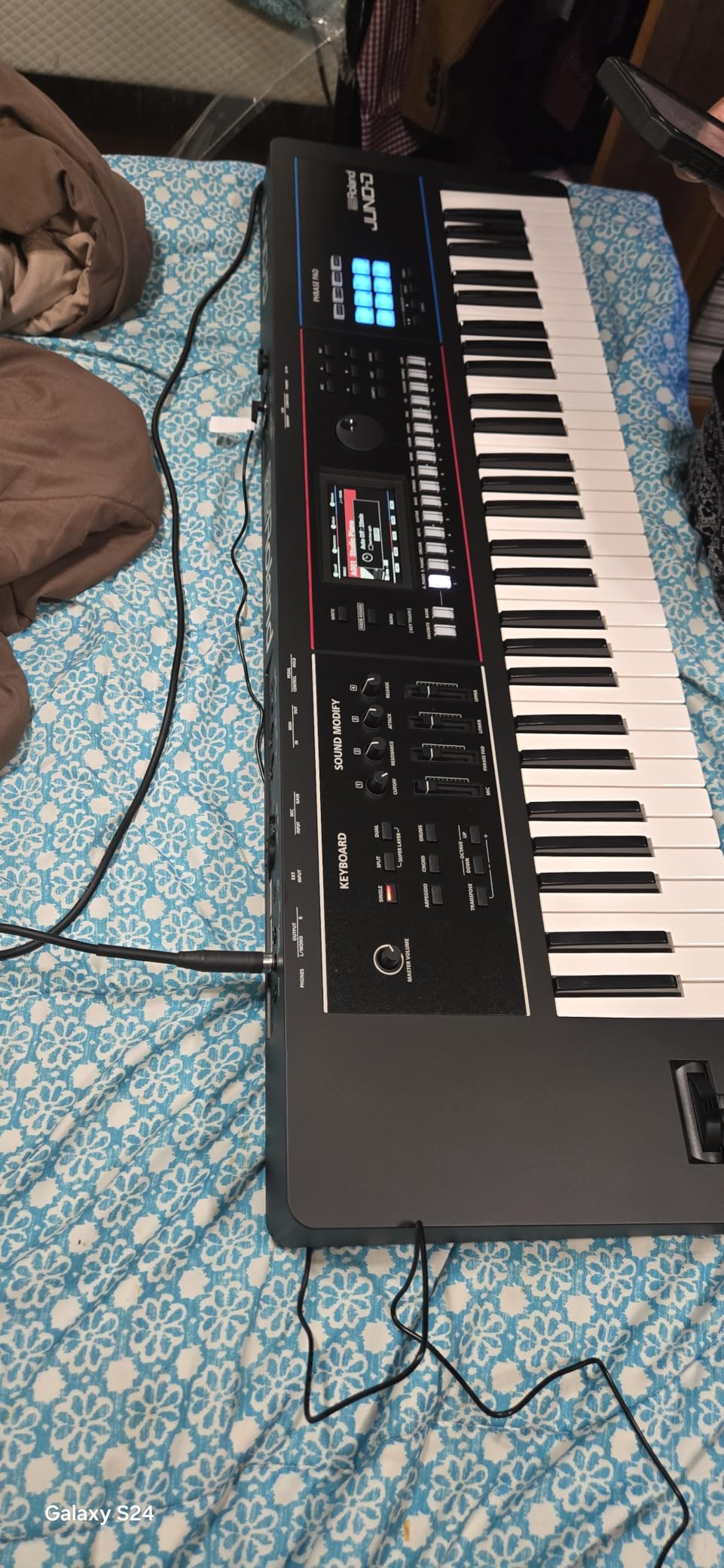 Roland JUNO-D6 Synthesizer | 61-Note Keyboard with Synth Action | ZEN-Core Engine with Over 3800 Onboard Sounds | Intuitive Creative Tools | USB-C Audio/MIDI Interface for Mobile & Computers | ZEN-Core Engine with Over 3800 Onboard Sounds, Intuitive Creative Tools, USB-C Audio/MIDI Interface for Mobile and Computers customer photo 1