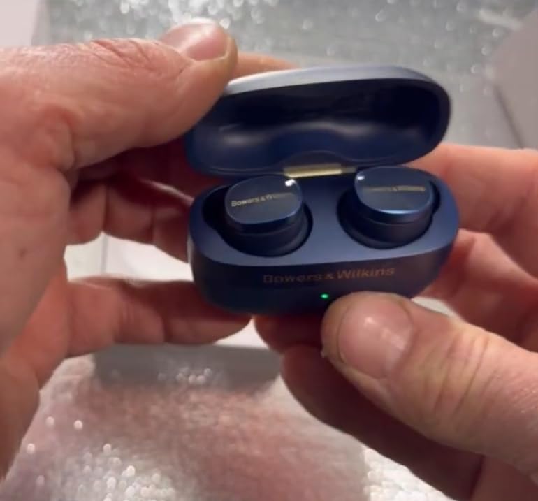 Bowers & Wilkins Pi8 Bluetooth Wireless Earbuds (Anthracite Black), aptX Lossless, Active Noise Cancelling, 3 Built-in Mics, 15-Min Quick Charging customer photo 1