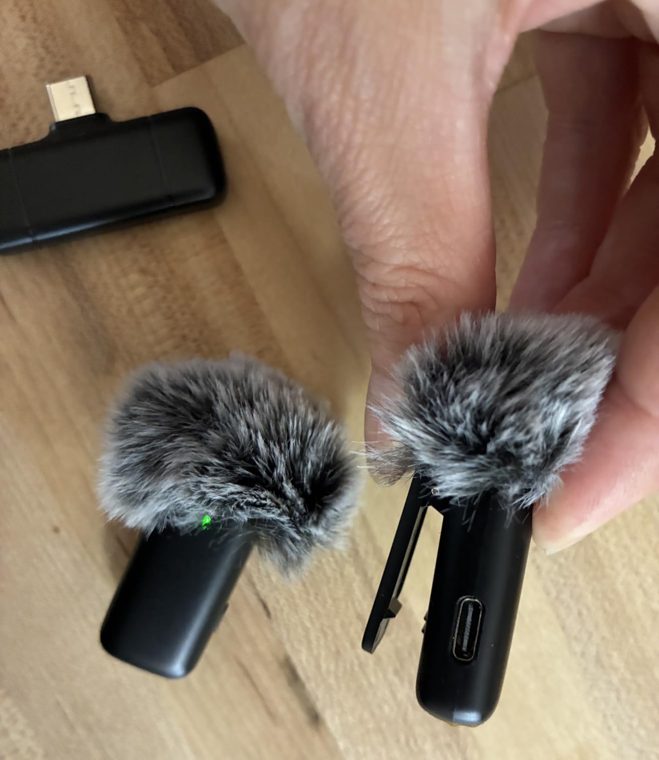 Wireless Lavalier Microphone for iPhone iPad Android With Charging Case 80h Battery Life, Noise Cancellation, 164ft Range Plug-Play Clip On Lapel Mic for Youtube, Video Recording, Vlog, Live Streaming customer photo 1