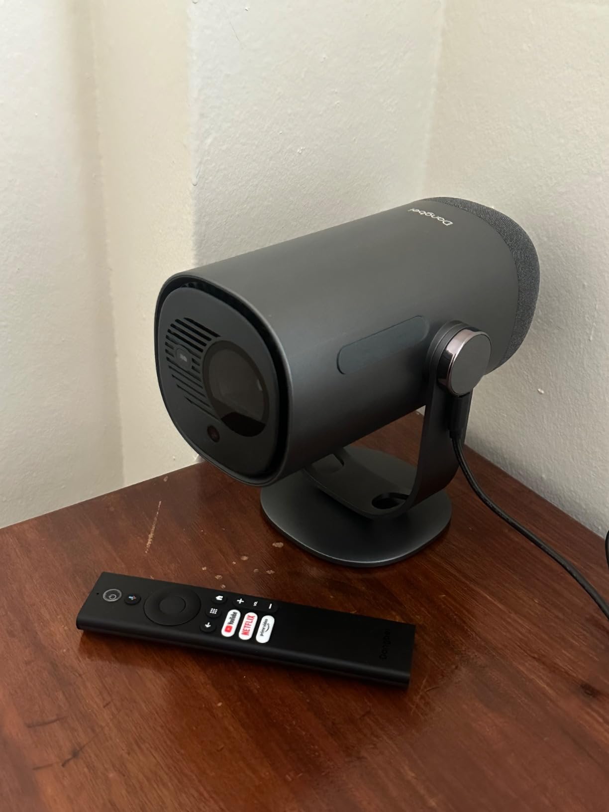 Dangbei Freedo Portable Projector 1080P, GTV with Licensed Netflix, 2.5hrs Battery, 450 ISO Lumens, 180-inch Display, Dolby Audio, DLP Mini Projector with Wifi and Bluetooth customer photo 2