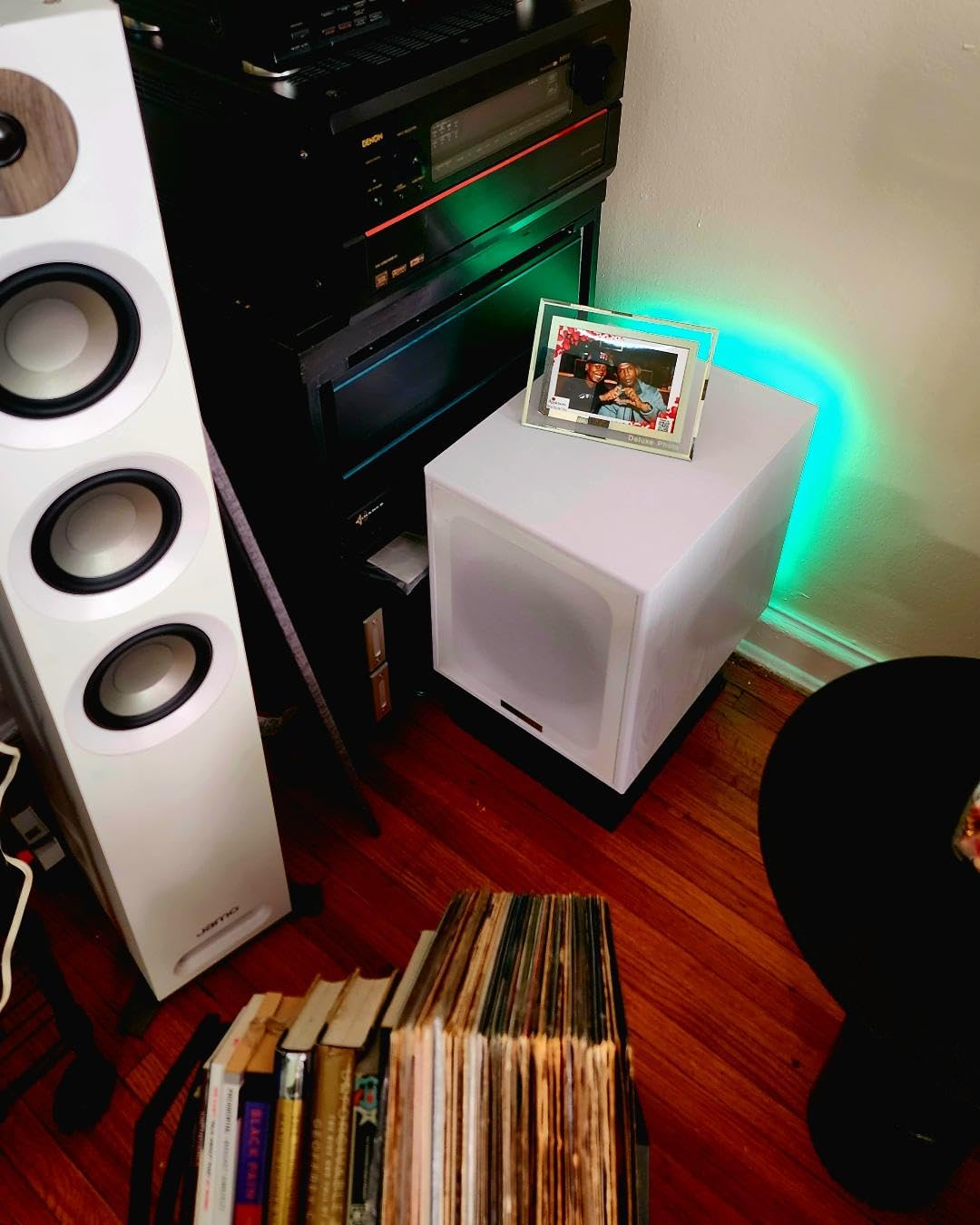 Rockville Rock Shaker 8 Inch Dark Wood Powered Home Theater Subwoofer 400W Peak customer photo 1