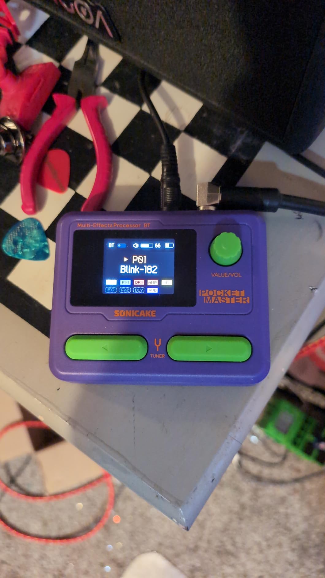 SONICAKE Pocket Master-Portable Multi Effects Pedal, 100+ Built-in Guitar/Bass/Acoustic Effects, Amp Modeling, IR Cabinets Simulation, Stereo OTG USB Audio Interface, Rechargeable Guitar Pedal (Black) customer photo 2