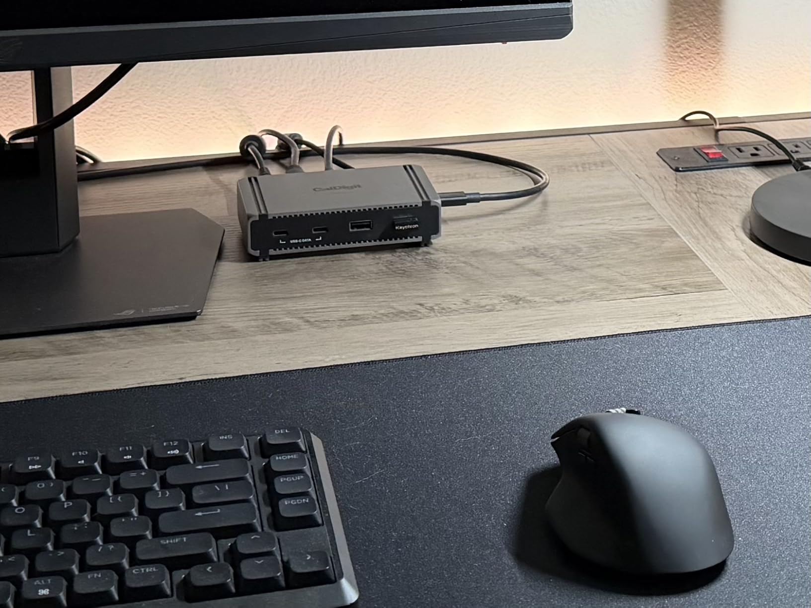 OWC E5 - Thunderbolt 5 Element 5 Hub - 9 Ports, 4 x Thunderbolt 5/USB4 v2, 3 x USB-A & 2 x USB-C 10Gb/s, Single 8K, Dual 6K/8K, or Two 4K@240Hz Displays, 90W Charging, 0.8m Cable 180W PSU customer photo 1