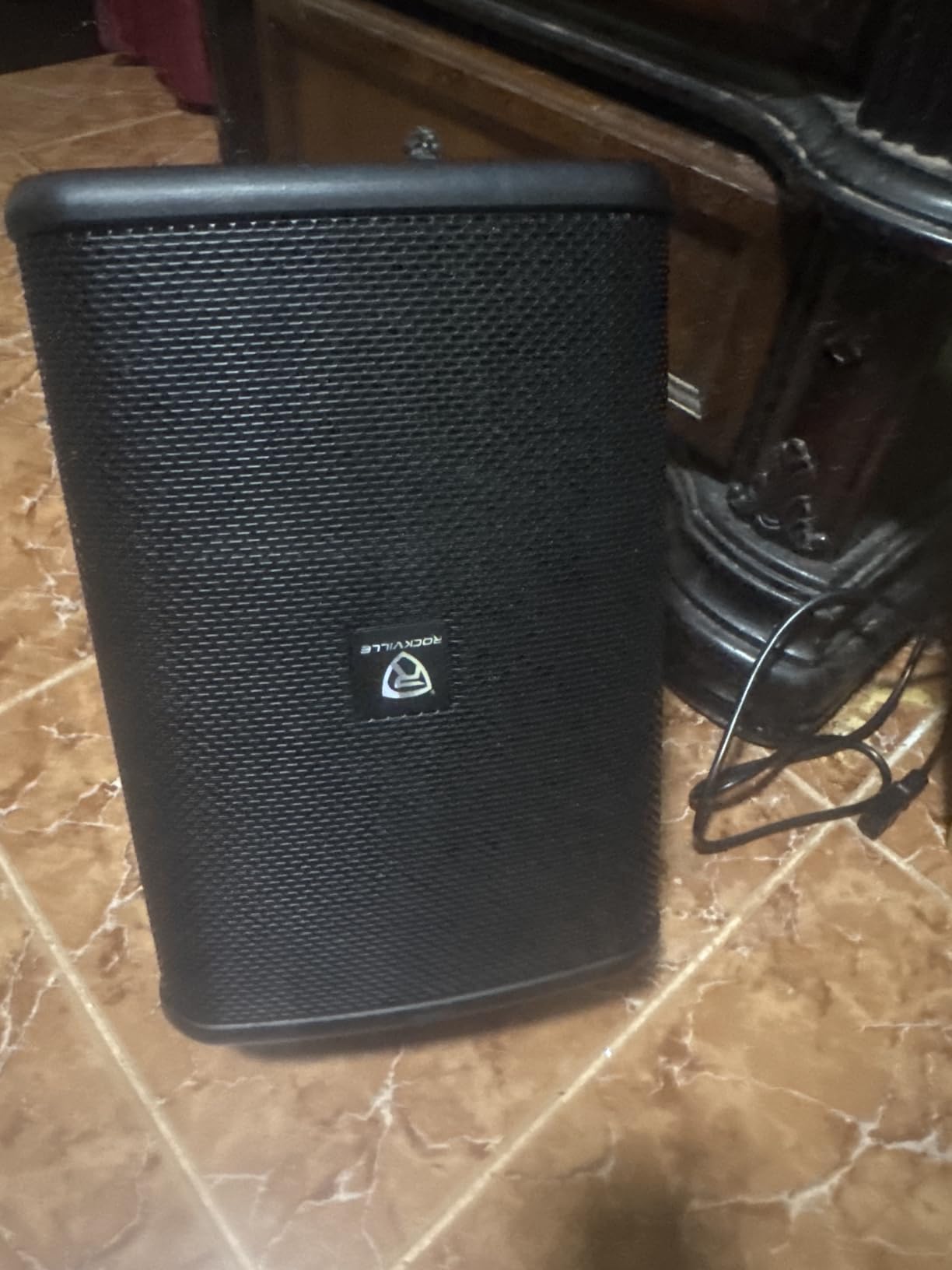 Rockville TITAN ONE PRO 600W 8 inch Battery-Powered PA Speaker, Bluetooth, DSP Modes, TWS, 15-Hour Battery, Built-in Mixer, Perfect for Live Performances, DJs, and Events customer photo 1