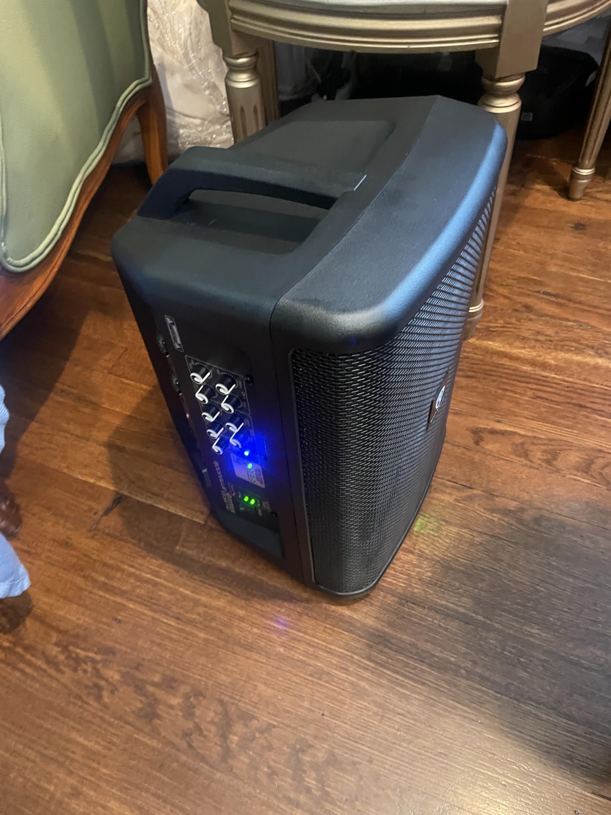 Rockville TITAN ONE PRO 600W 8 inch Battery-Powered PA Speaker, Bluetooth, DSP Modes, TWS, 15-Hour Battery, Built-in Mixer, Perfect for Live Performances, DJs, and Events customer photo 2