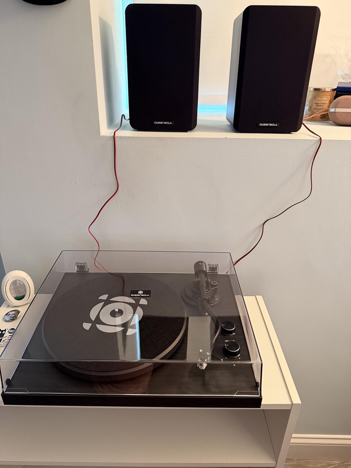 QLEARSOUL SoulBox S1 Vinyl Record Player with Stereo Speakers, Turntable with Built-in Preamp, S-Shaped Tonearm, 33/45 RPM - Black customer photo 2