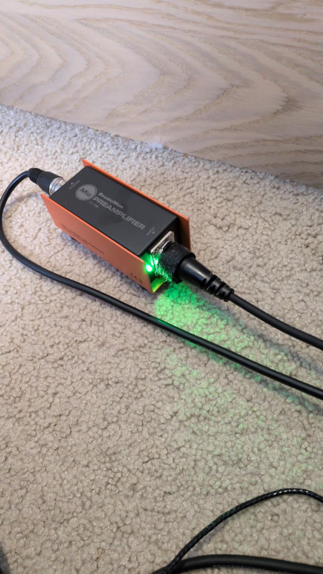 StudioMan CL-100 XLR Preamp for Dynamic Microphones, 25dB Gain, Low-Noise Amplifier, Compact Metal Housing, XLR I/O, Phantom Power Compatible customer photo 1