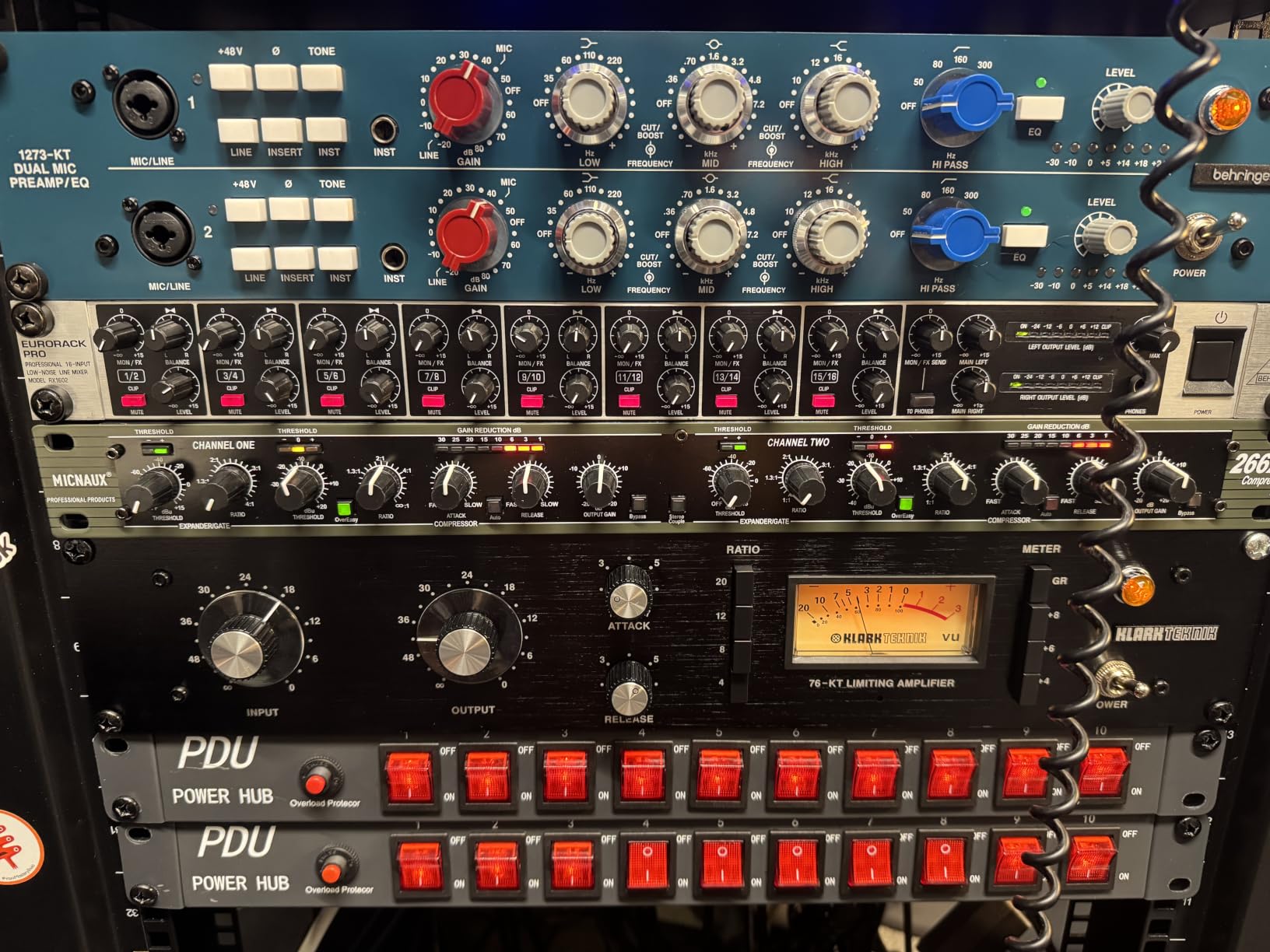 Audio Compressor, Professional Dual-Channel Black Dynamic Processor with Noise Gate & Sidechain Insert for Studio, Live & Streaming customer photo 1