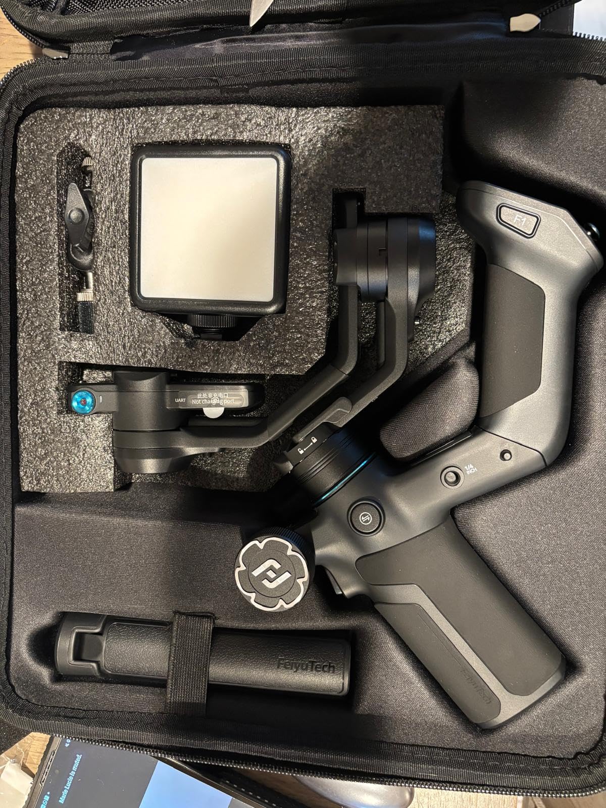 Feiyu SCORP Mini 3 Pro Kit, Gimbal Stabilizer for Camera, iPhone, Action Cam, Built-in AI Tracking, 4.4lb Payload, Detachable Screen Handle, w/Case, Light, Vertical Shoot, For Canon/Sony/Nikon Camera customer photo 1
