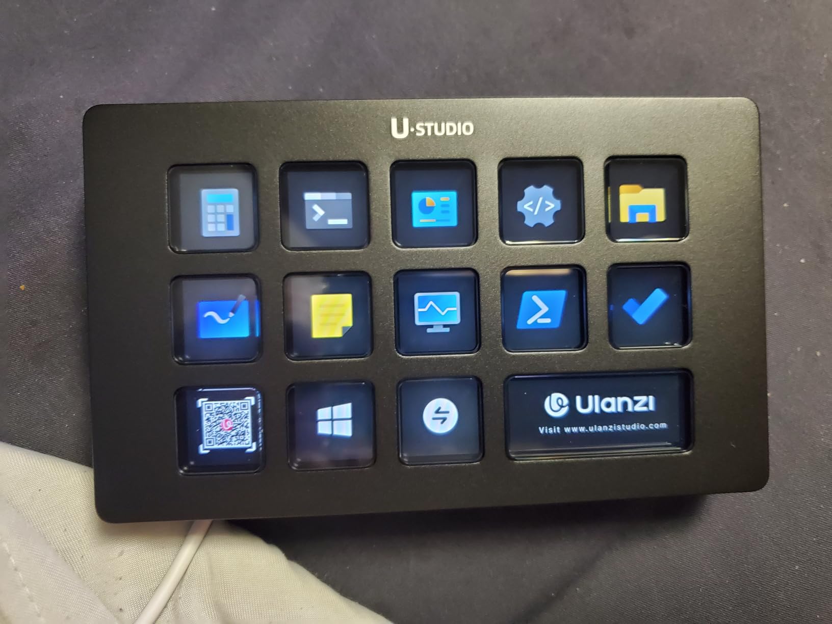 ULANZI Stream Controller Macro Keyboard D200 U-Studio Macro Pad 14 LCD Keys, 13 Customizable Macro Keys Deck to Control Apps and Software, Trigger Actions in OBS, Twitch, YouTube and More, for Mac/PC customer photo 1