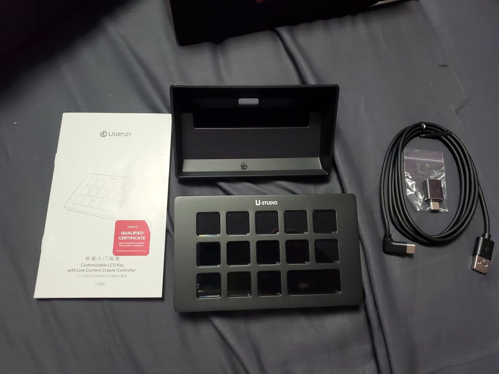 ULANZI Stream Controller Macro Keyboard D200 U-Studio Macro Pad 14 LCD Keys, 13 Customizable Macro Keys Deck to Control Apps and Software, Trigger Actions in OBS, Twitch, YouTube and More, for Mac/PC customer photo 2
