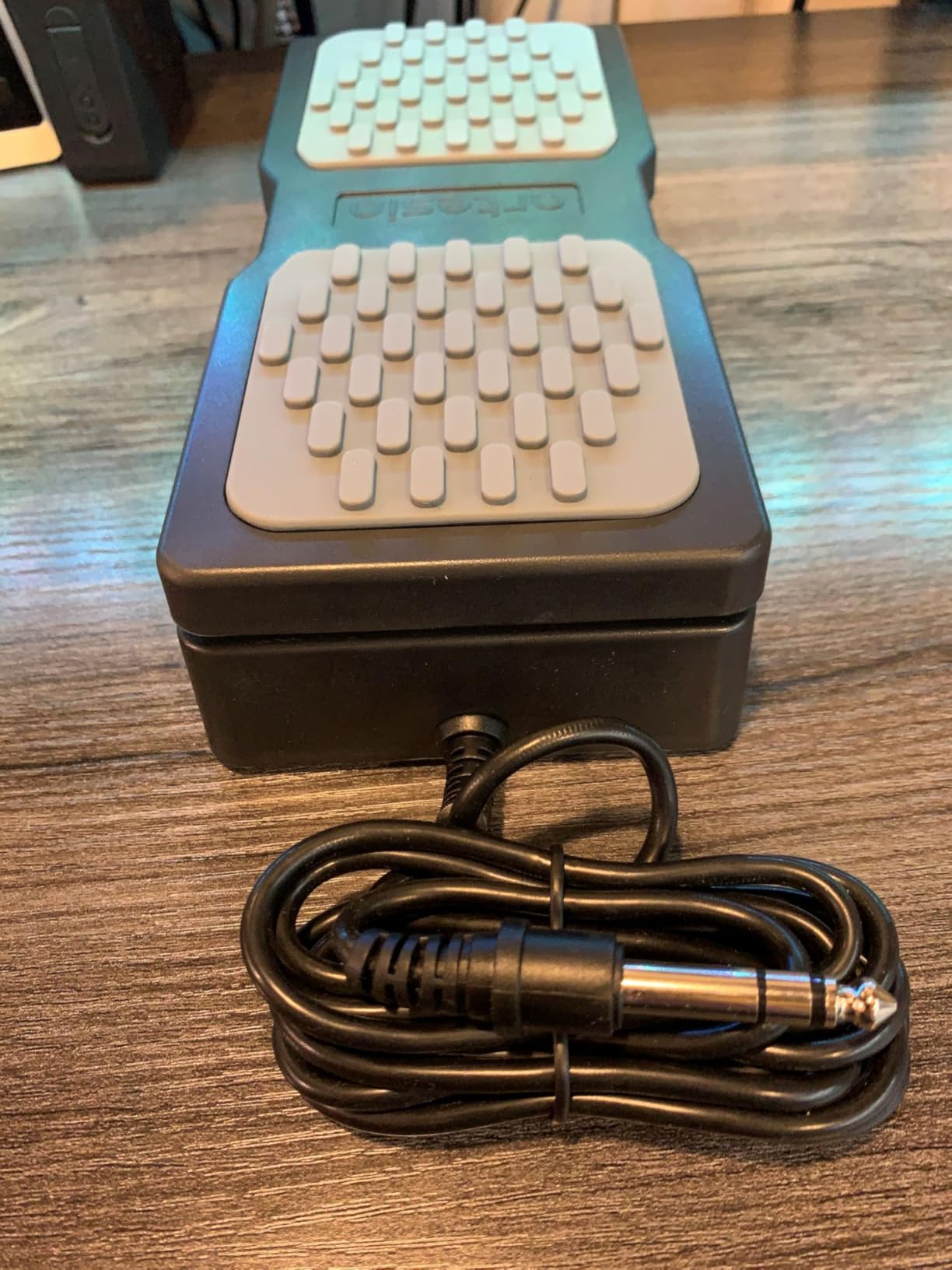 Artesia AP-EX Universal Expression Pedal with Polarity Switch and Non-Slip Surface for Keyboards,MIDI Controllers, Synthesizers, and Guitar Effects Pedals customer photo 2