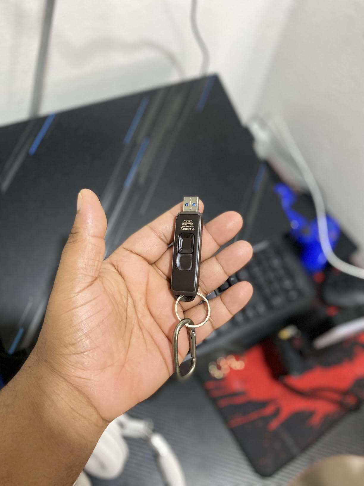 SanDisk 512GB Extreme PRO Flash Drive with USB-A - Up to 1000MB/s Read speeds and 900MB/s Write speeds - High Performance Drive, Black - SDCZ820-512G-G46 customer photo 2