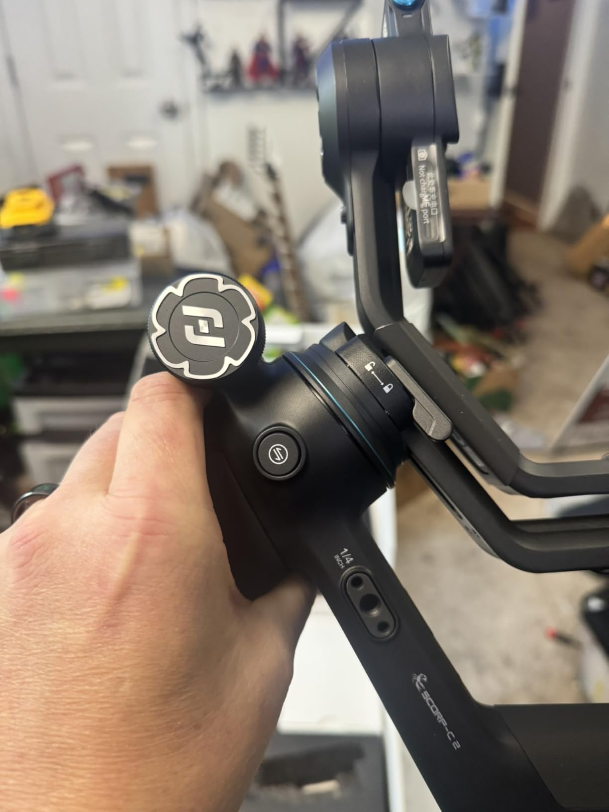 Feiyu SCORP-C2 AI Tracking Gimbal Stabilizer for Canon, Sony, Nikon, 7.7lb Payload, Bluetooth Shutter Control, Ergonomic Suspended Handle, Native Vertical Shooting, for Vlogs and TikTok Videos customer photo 1