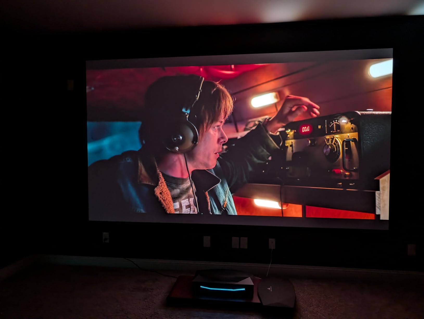 AWOL Aetherion Pro 4K Projector, 2600 ISO Lumens Short Throw, Google TV, PixelLock Clarity, 6000:1 Native Contrast UST Projector, Anti-RBE, 4K 200