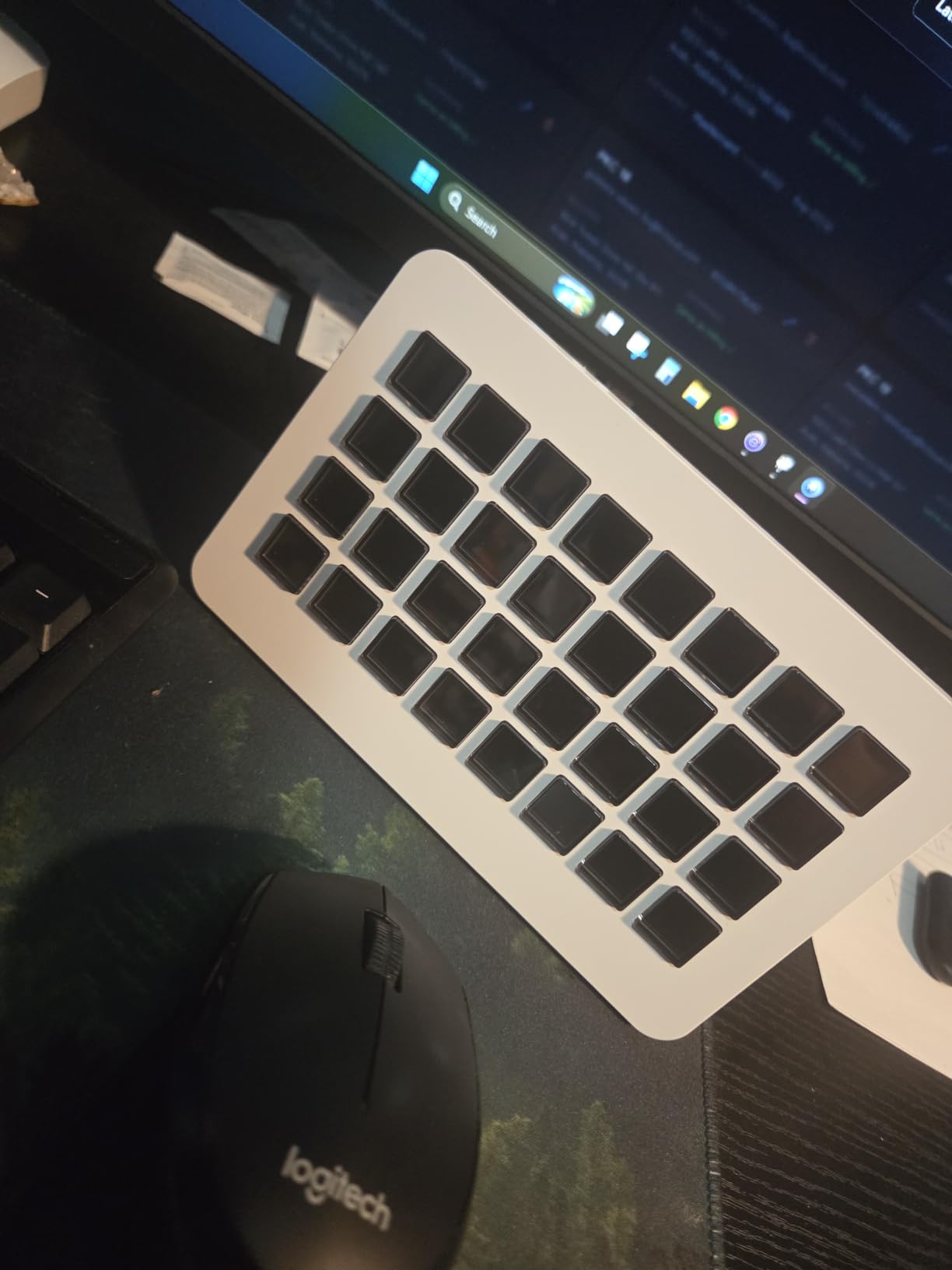 TreasLin/VSDinside XL Streaming Deck & Macro Keypad - 32 Customizable Keys with Scroll Wheels + RGB Light, Programmable Shortcut Keyboard for Gamers Creators Work on OBS Twitch Zoom Teams PS Excel customer photo 1