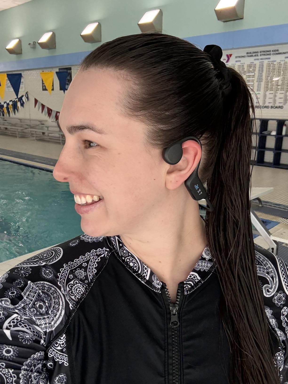 SAMVEK Swimming Headphones, IP68 Waterproof Bone Conduction Headphones for Swimming - Bluetooth 6.1 with MP3 Mode 32GB Memory for Running, Surfing, Cycling customer photo 2