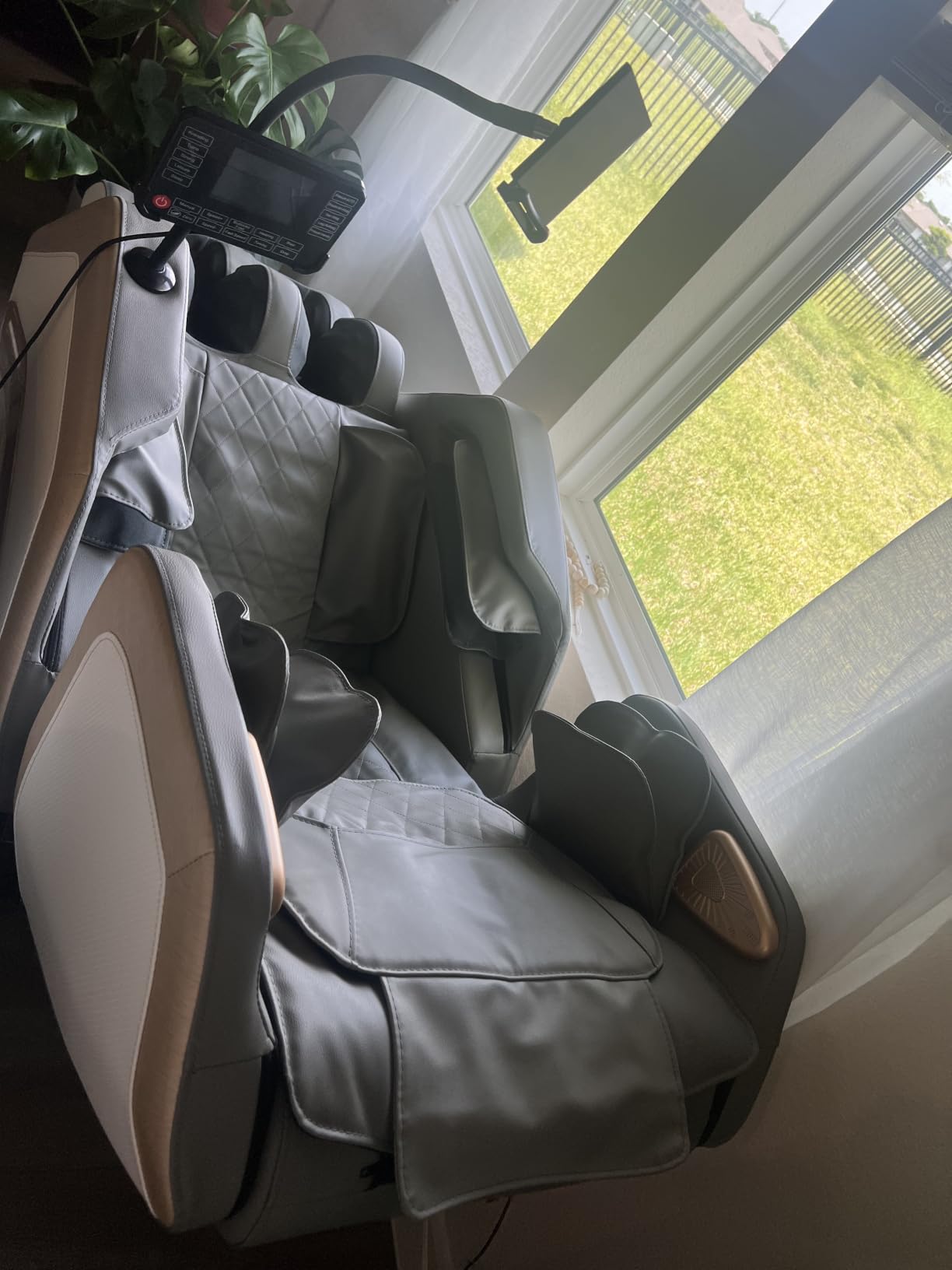 Massage Chair Full Body 14 Fixed Roller Zero Gravity 5 Auto Modes | Zero Gravity Massage Chair with 8 Airbags, Foot Massge, Heating, Phone Controller, Bluetooth Speaker, Nightlights for Home customer photo 2