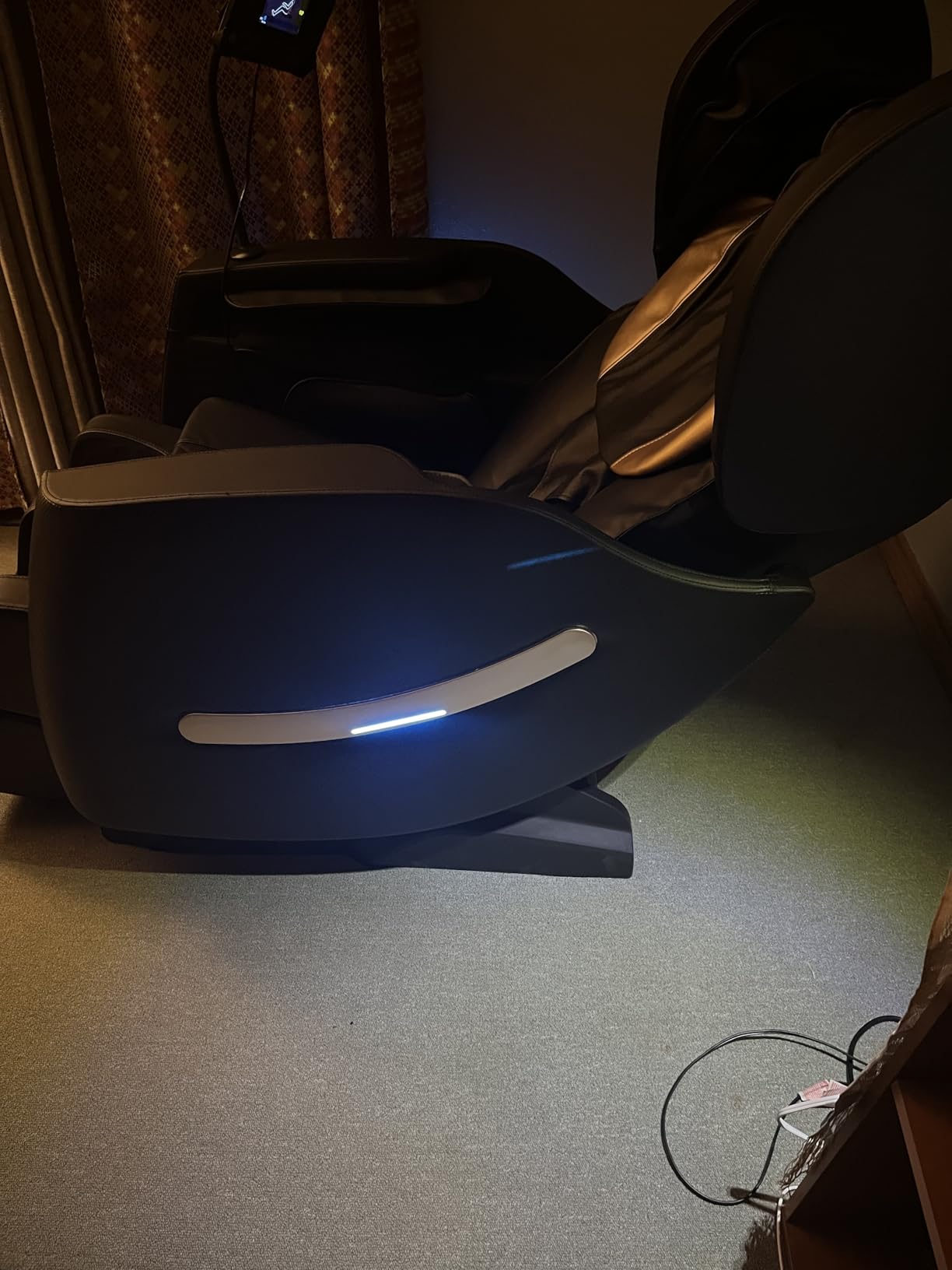 Massage Chair Full Body, Zero Gravity Massage Chair with 10 Fix Rollers, Massage Chairs Recliner with Heating, Airbags, Foot and Calf Massage, Auto Modes, Bluetooth Speaker, Touch Screen Controller customer photo 1