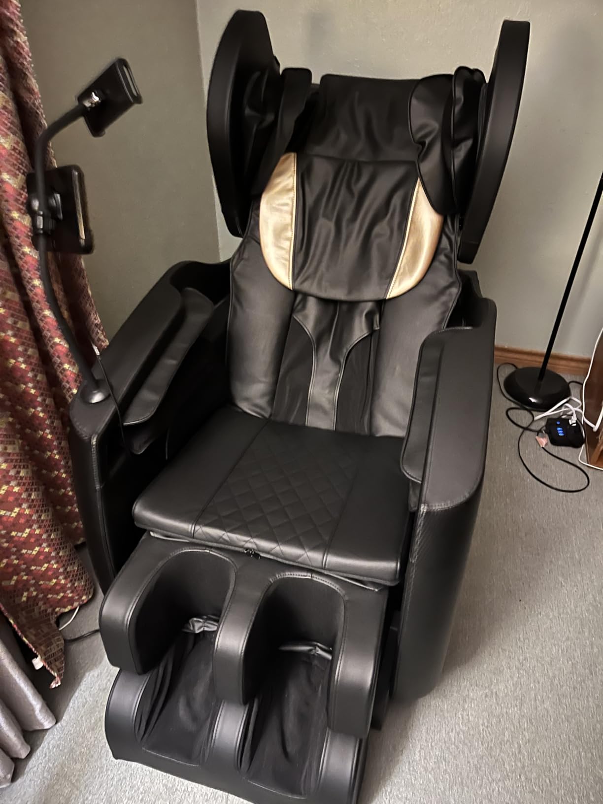 Massage Chair Full Body, Zero Gravity Massage Chair with 10 Fix Rollers, Massage Chairs Recliner with Heating, Airbags, Foot and Calf Massage, Auto Modes, Bluetooth Speaker, Touch Screen Controller customer photo 2