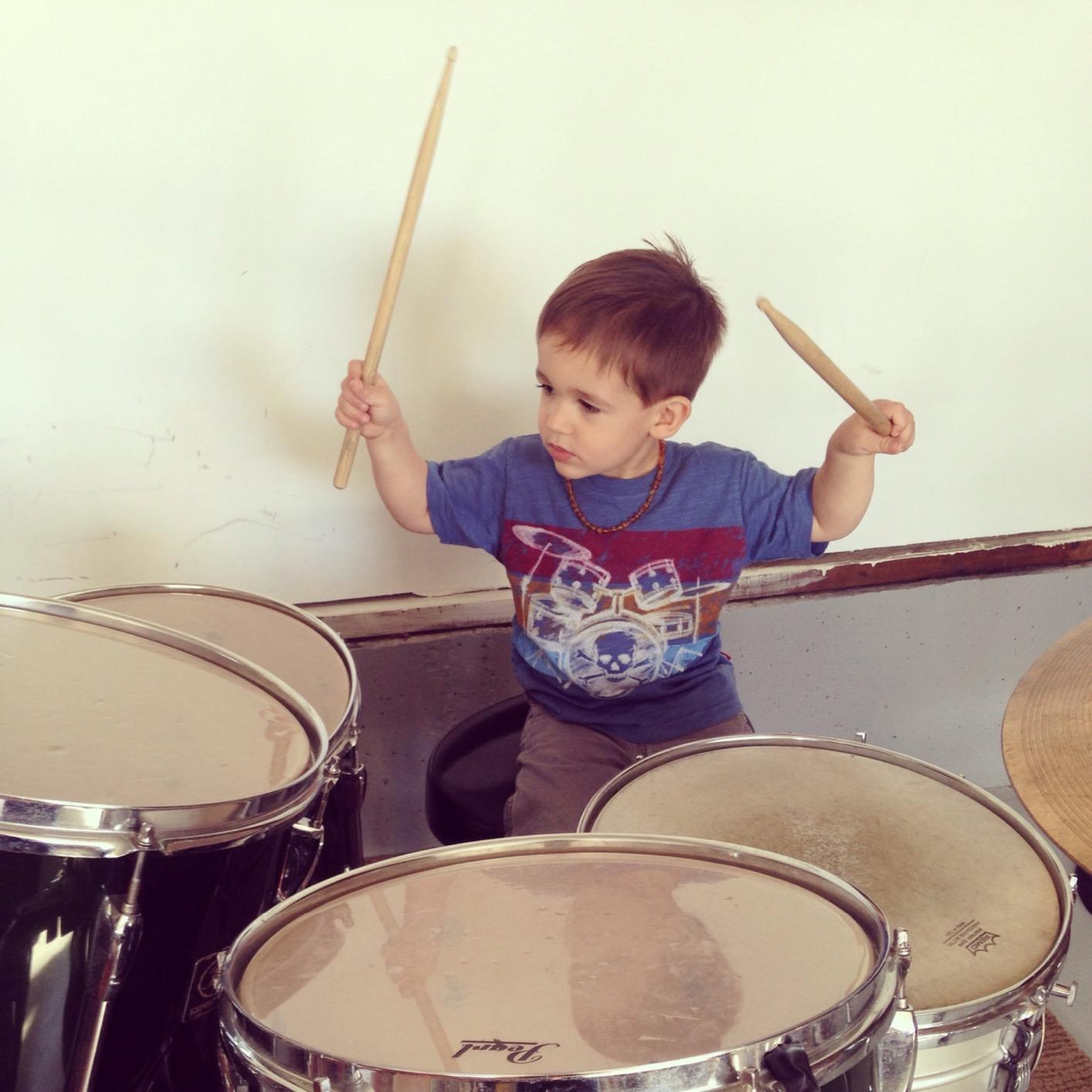 Groove Essentials 1.0 - The Play Along Book with Online Audio | Sheet Music and Practice Tracks | Drum Songbook for Beginners to Advanced Players | Tommy Igoe Percussion Method Book customer photo 1