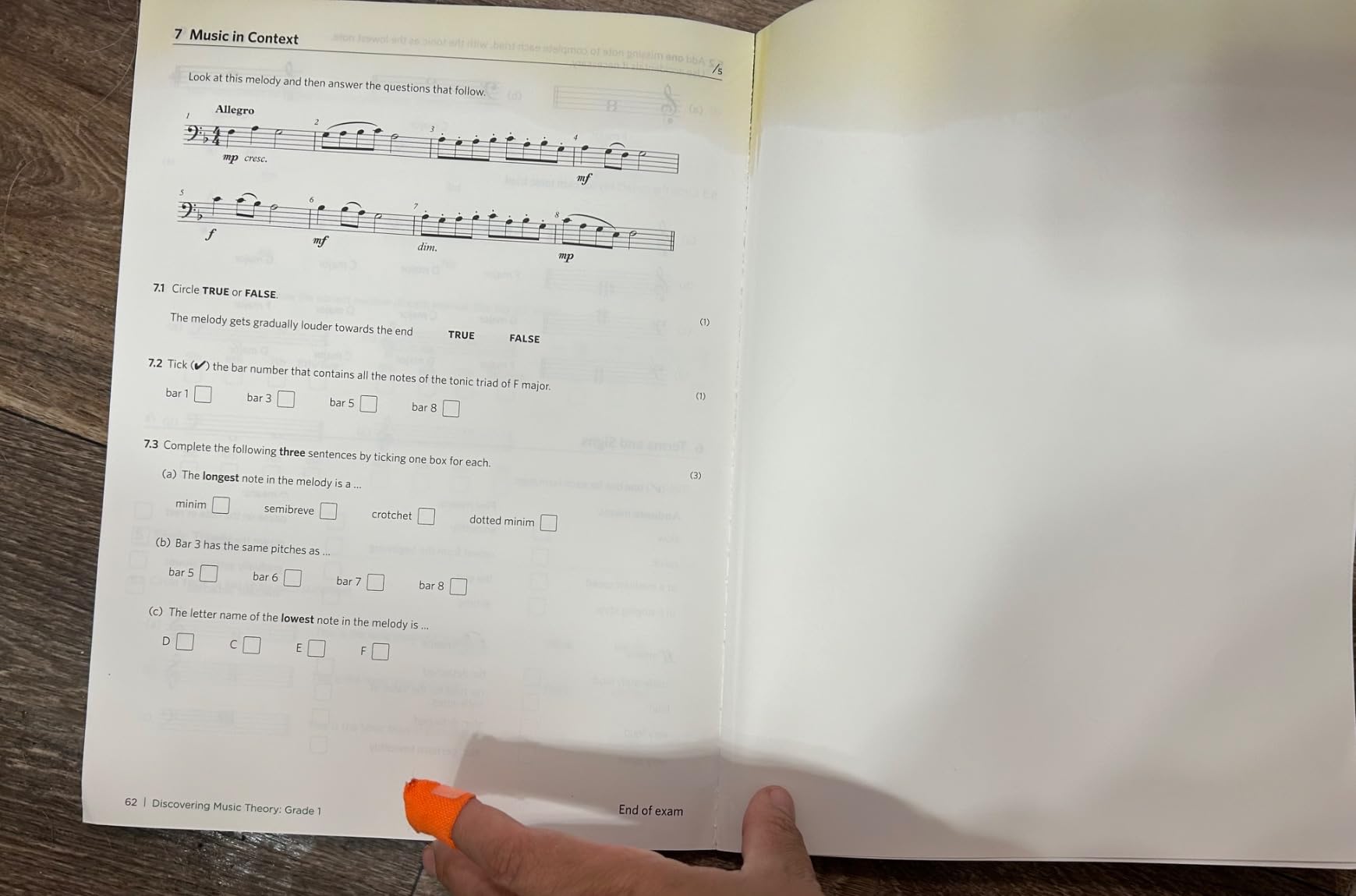 Discovering Music Theory, The ABRSM Grade 1 Workbook (Theory workbooks (ABRSM)) customer photo 1