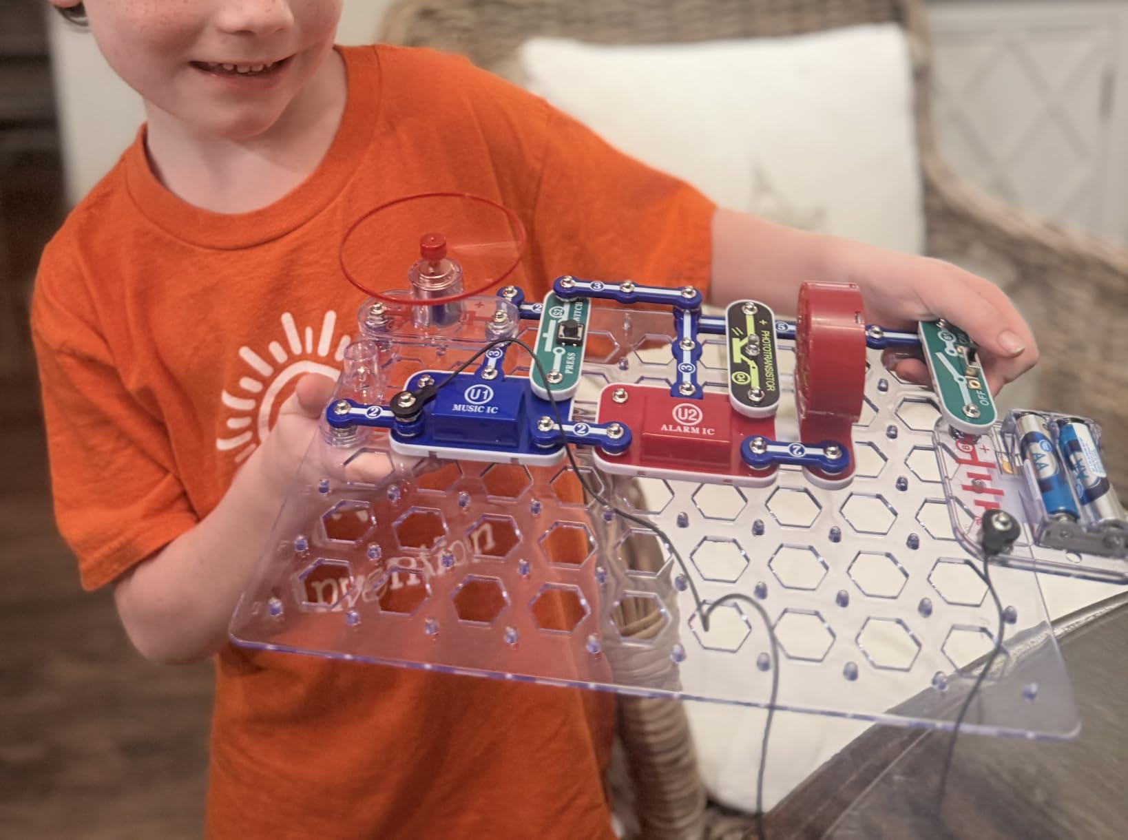 SNAP CIRCUITS Jr. SC-100 STEM Electronics Kit, 100+ Projects, Ages 8+ | 28 snap-together parts customer photo 2