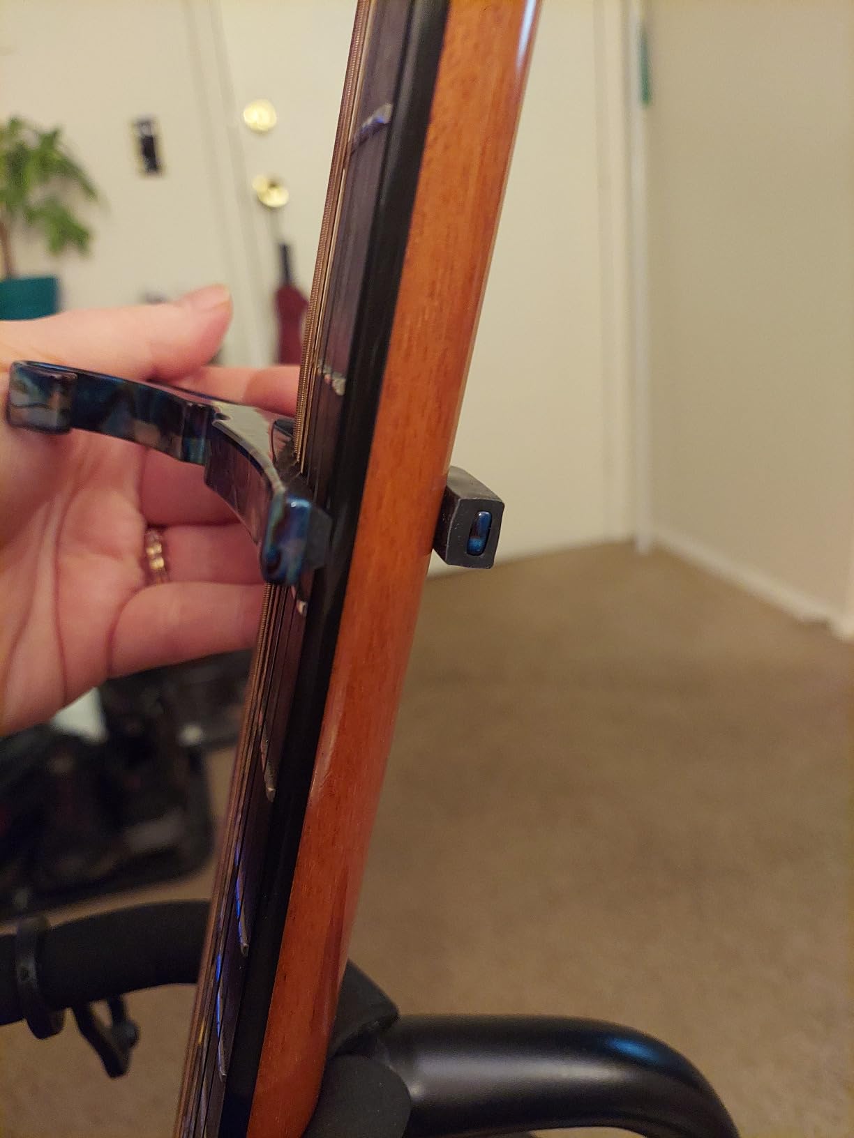 Kyser Quick-Change Guitar Capo for 6-string acoustic guitars, Black, KG6BA customer photo 1