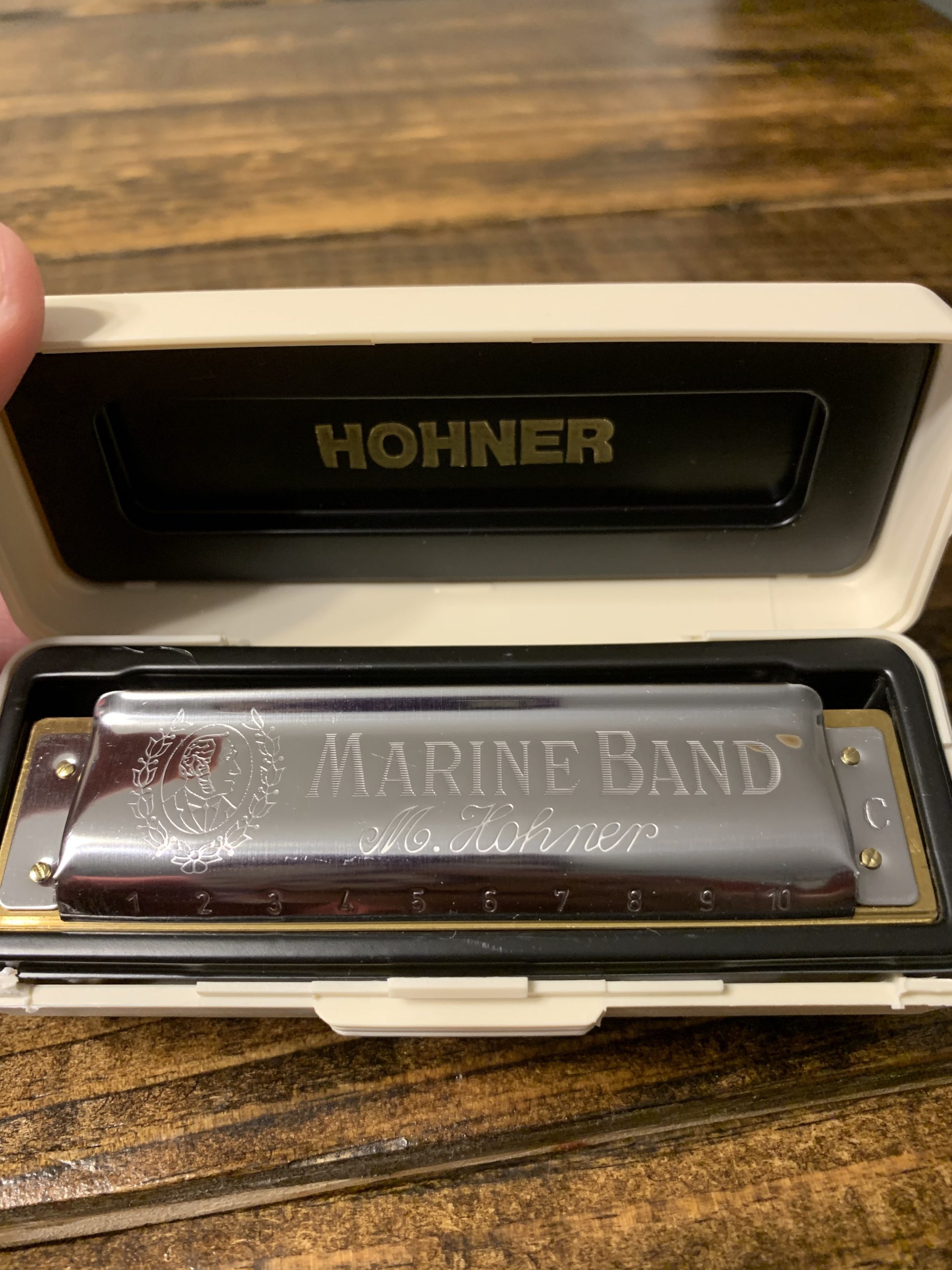 Hohner Marine Band 1896bx C Harmonica, Key of C, 0.9mm Brass Reeds, Single Laquered Pearwood Comb, and Arched Stainless Steel Covers customer photo 2