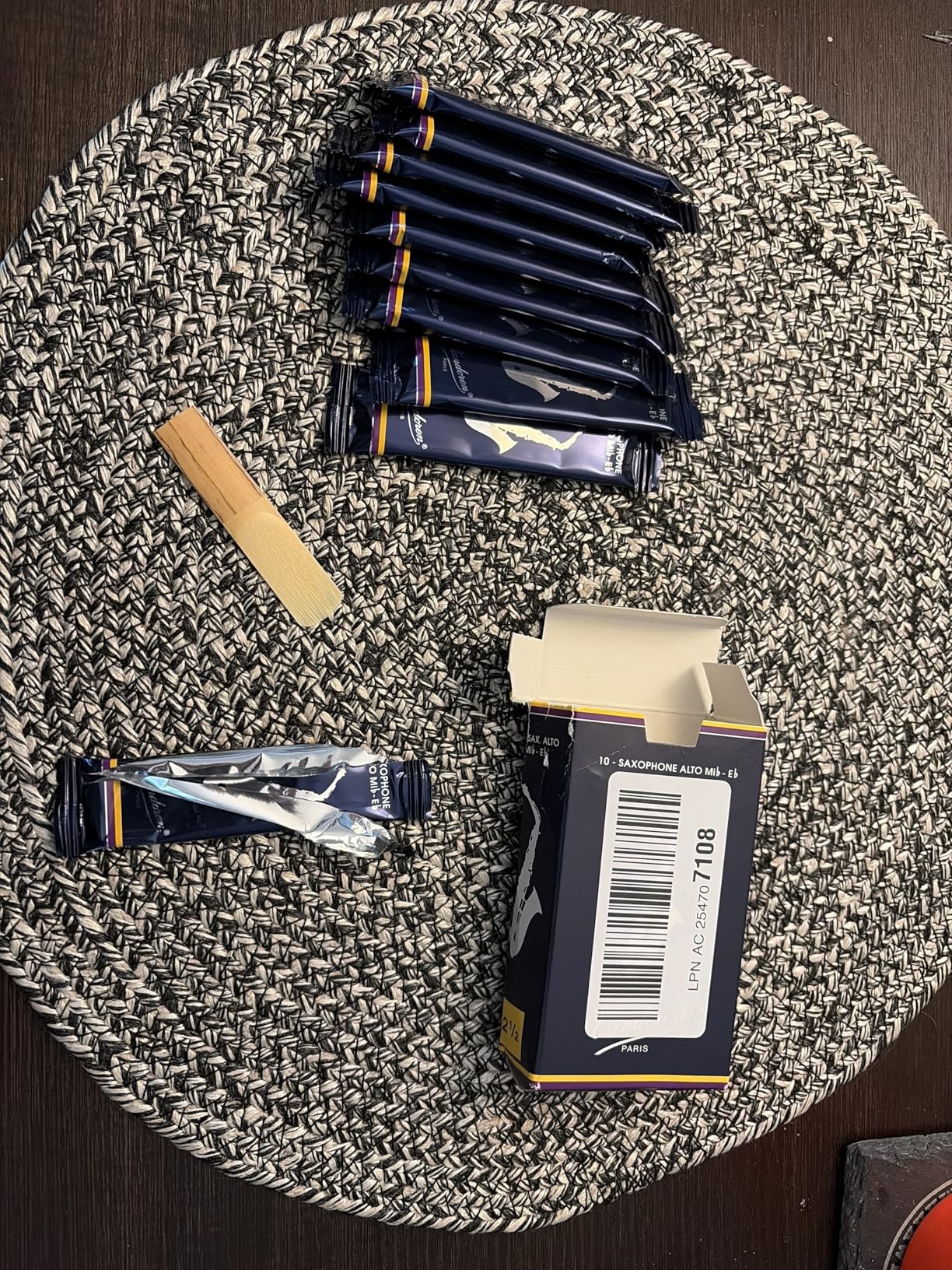 Vandoren SR2125 Alto Sax Traditional Reeds Strength 2.5; Box of 10 customer photo 1