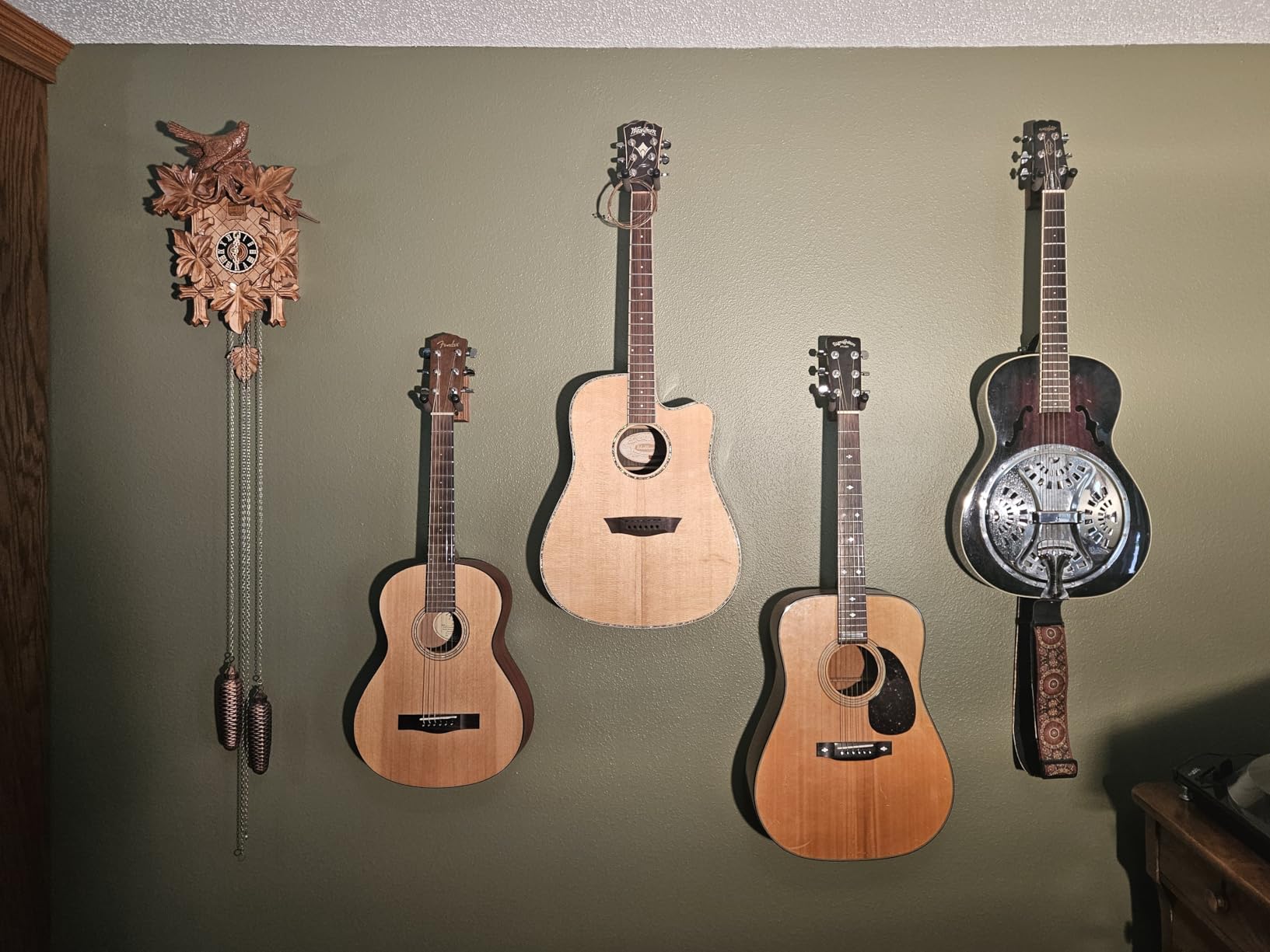 String Swing CC01KOAK Hardwood Home & Studio Guitar Hanger customer photo 1