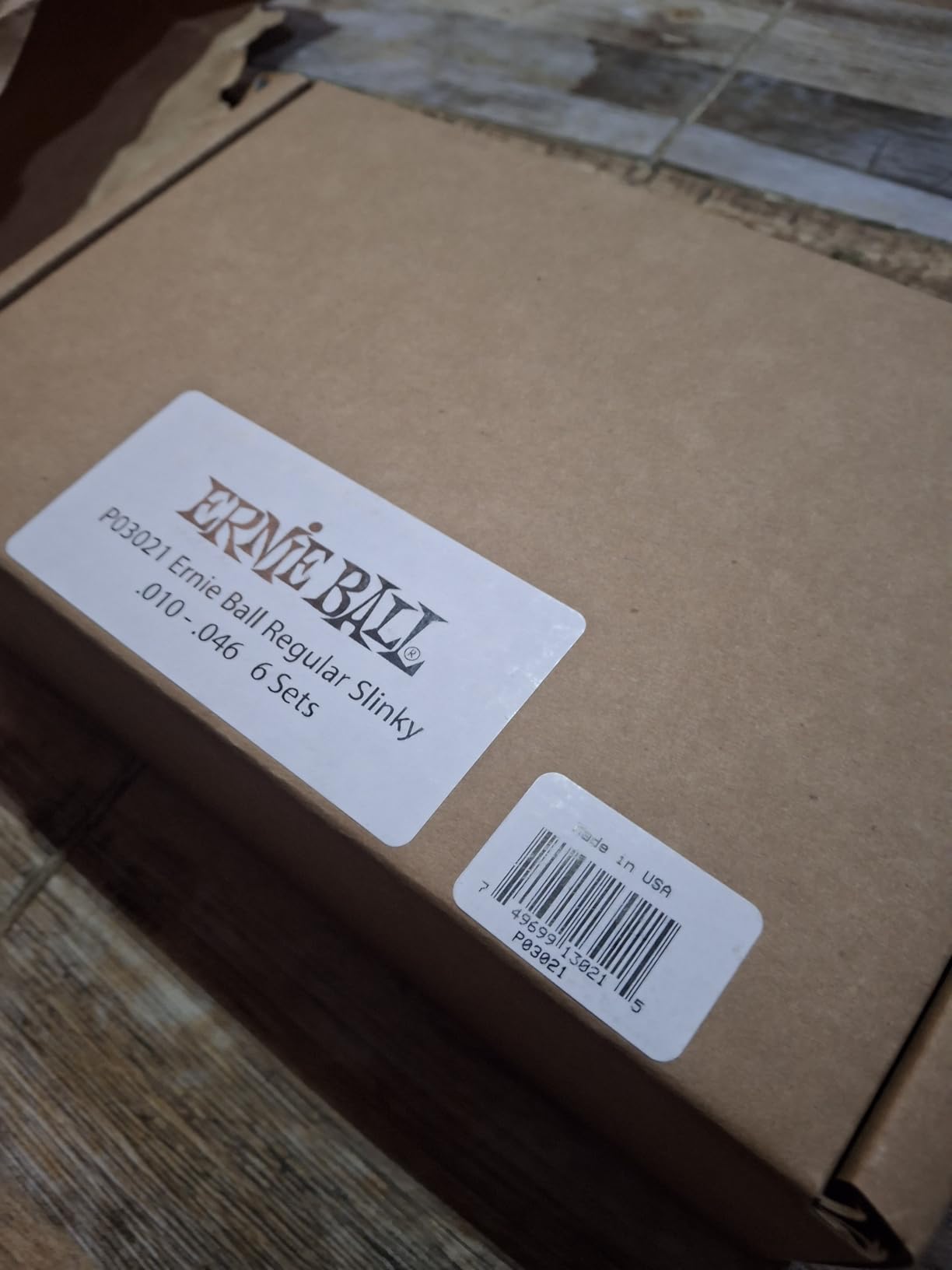 Ernie Ball Regular Slinky Nickel Wound Electric Guitar Strings, 10-46 Gauge (P02221) customer photo 2