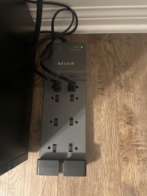 Belkin Power Strip Surge Protector with 8 Outlets, 6 ft Long Flat Plug Heavy Duty Extension Cord + Overload Protection for Home, Office, Travel, Computer Desktop & Phone Charging Brick (3,550 Joules) customer photo 1