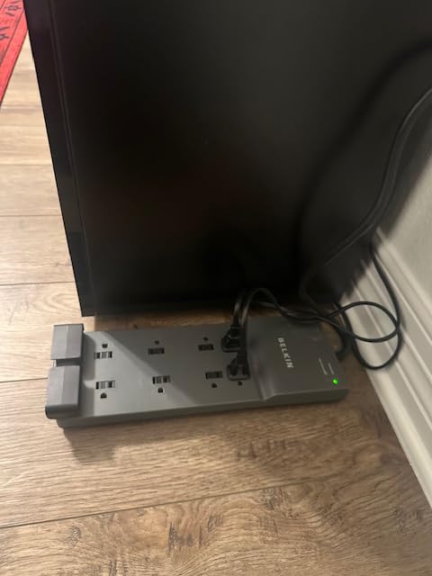 Belkin Power Strip Surge Protector with 8 Outlets, 6 ft Long Flat Plug Heavy Duty Extension Cord + Overload Protection for Home, Office, Travel, Computer Desktop & Phone Charging Brick (3,550 Joules) customer photo 2