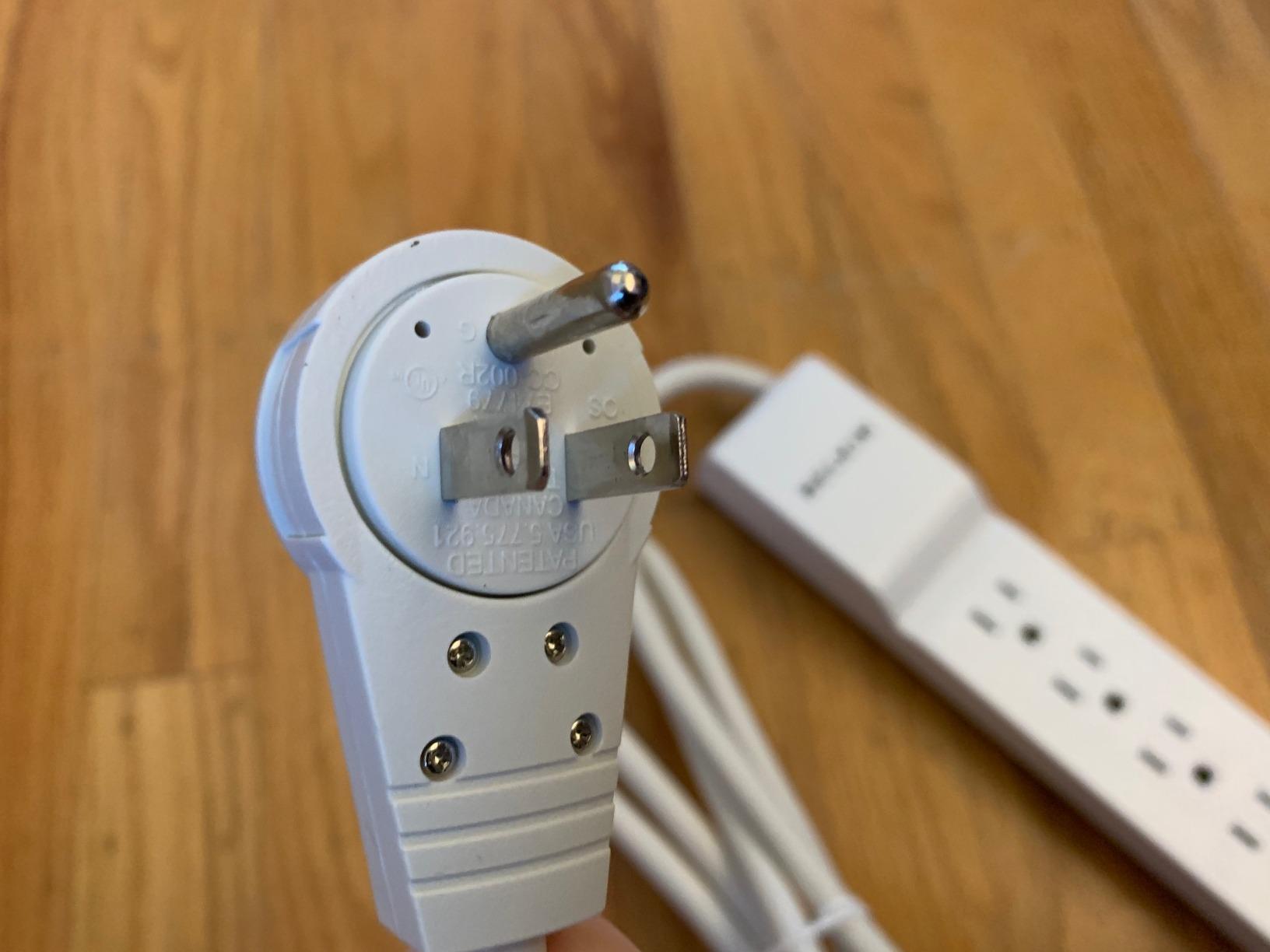 Belkin 6-Outlet Surge Protector Power Strip, 6ft Cord, 360 Rotating Plug - 1080 Joules Protection customer photo 1