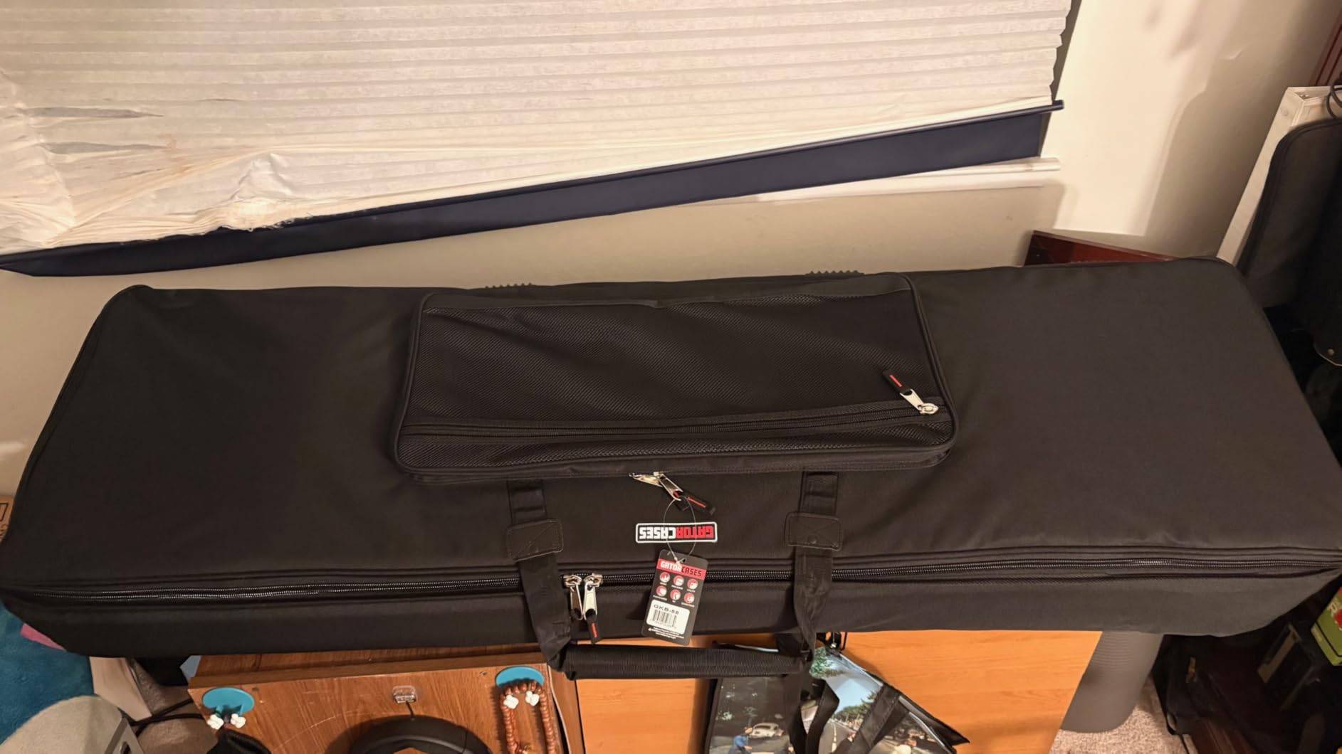 Gator Cases 88-Note Padded Keyboard Gigbag with Interior Security Straps | Carry to 88-Note Keyboard to and from the stage with this durable, padded, & secure gigbag, with accessory storage. (GKB-88) customer photo 1