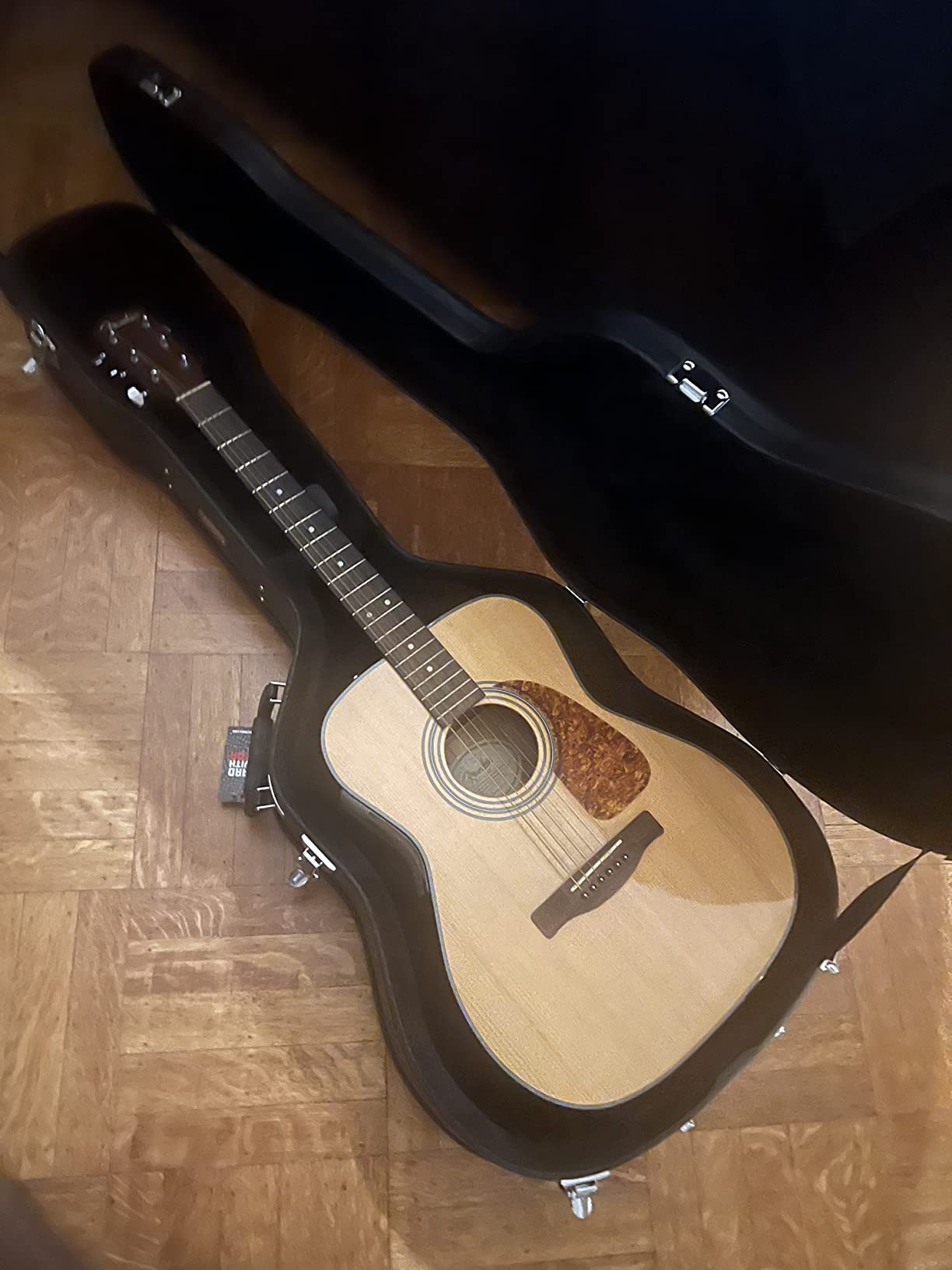 Gator Cases Traditional Series Hard-Shell Wood Case for 6 or 12-String Dreadnought Style Acoustic Guitars, (GWE-DREAD 12) customer photo 1