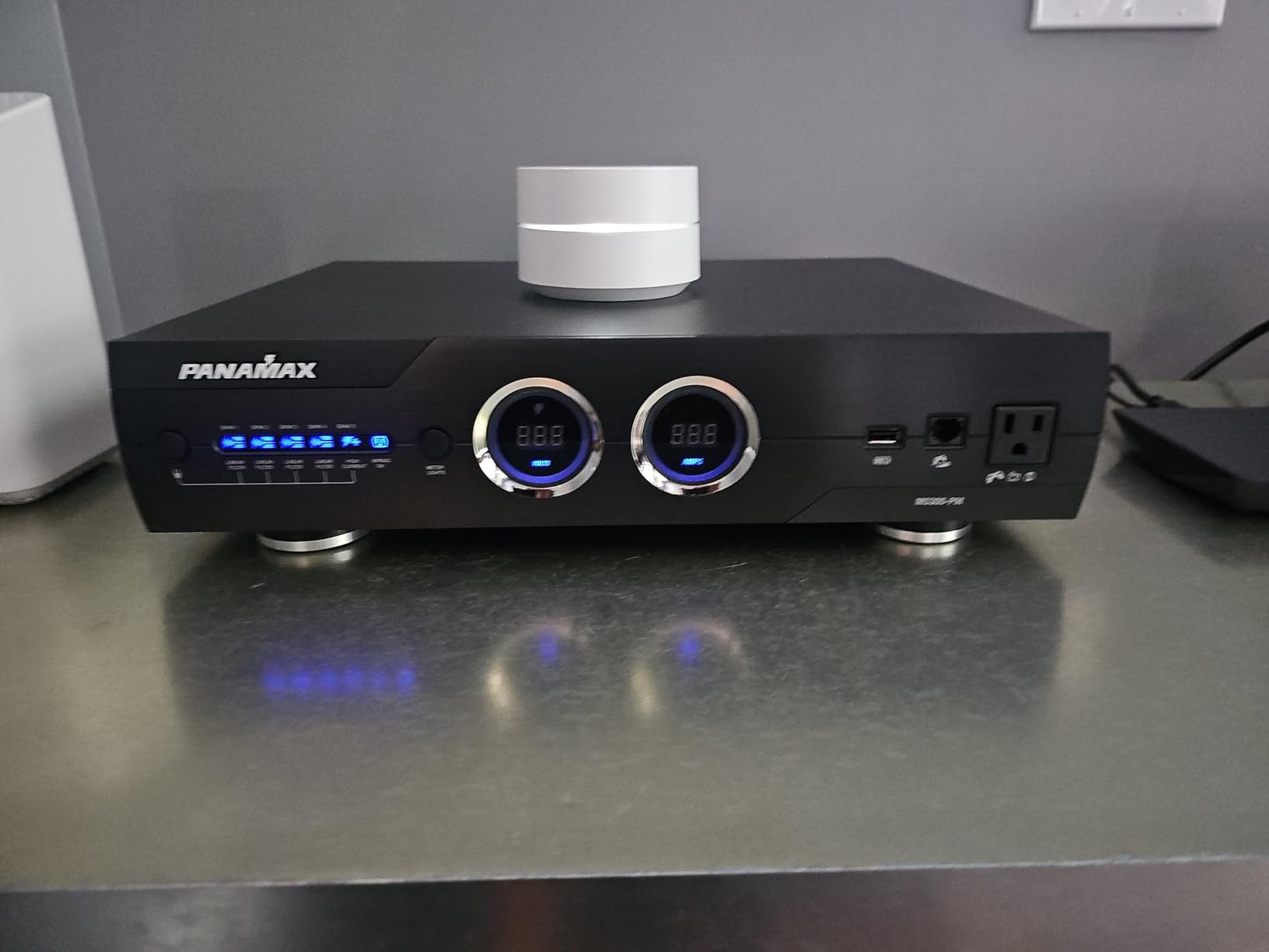 Panamax M5300-PM 11-Outlet Home Theater Power Conditioner customer photo 1