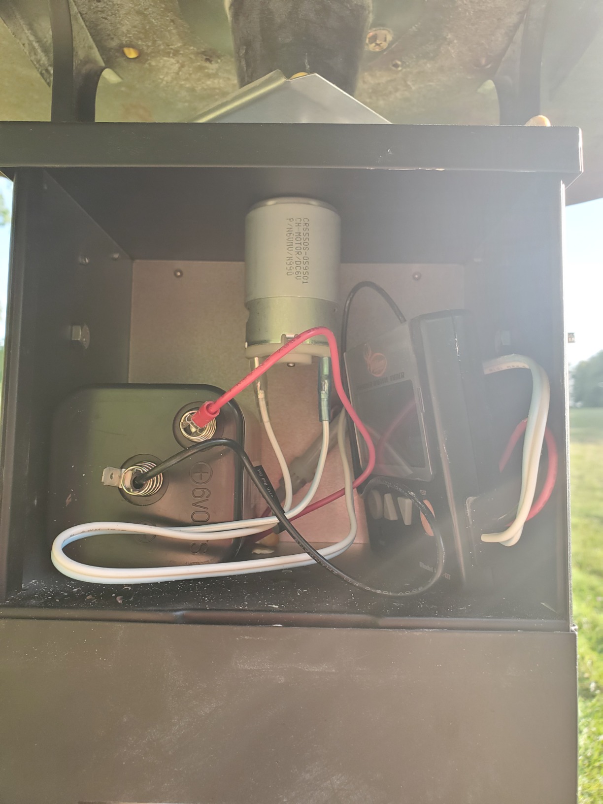 WILDGAME INNOVATIONS Trophy Hunter 6V Digital Feeder Kit - Weather-Resistant Durable Easy-to-Use Digital Power Control Unit for Hunting Game Feeder customer photo 2