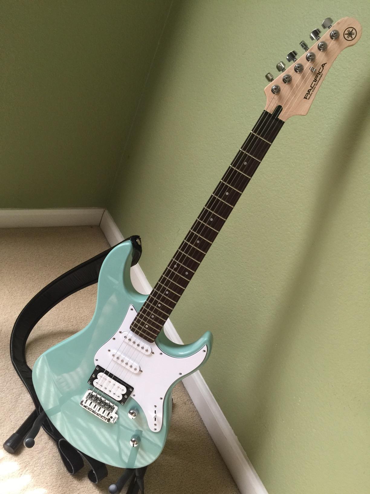 Yamaha Pacifica Series PAC112V Electric Guitar; Sonic Blue customer photo 2