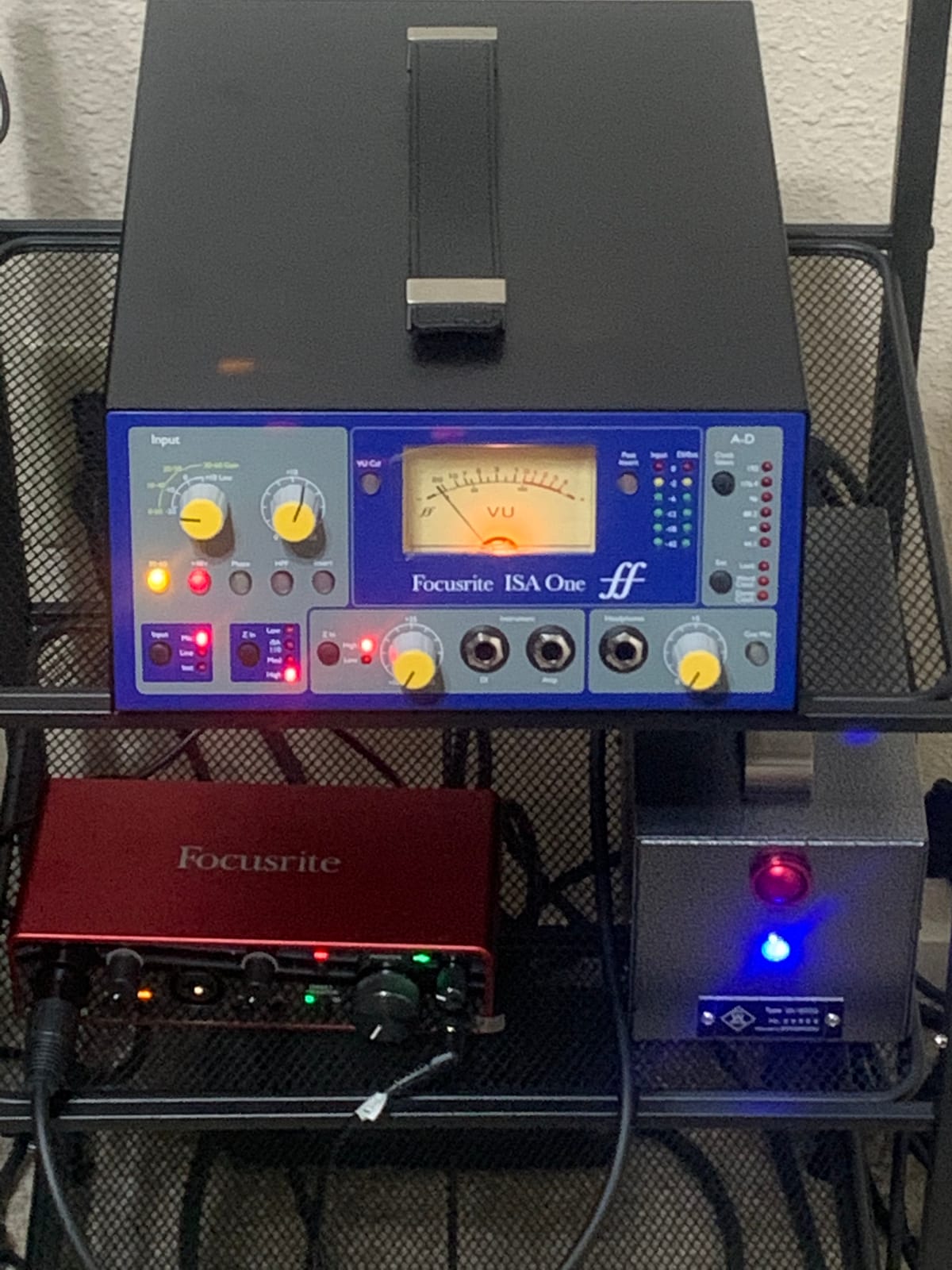 Focusrite ISA One 1-Channel Microphone Preamplifier with DI | ISA Preamp, Lundahl LL1538 Transformer, Switchable Impedance, Front-Panel DI, Headphone Output, Insert, VU Meter customer photo 1