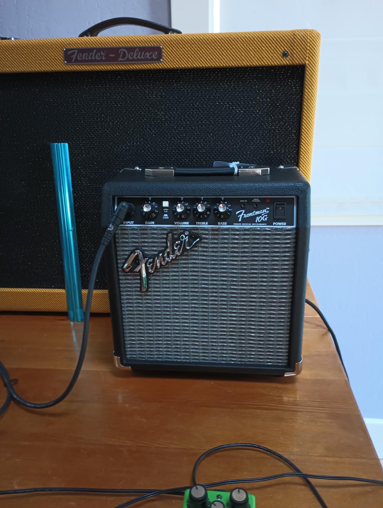 Fender Frontman 10G Electric Guitar Amplifier, 10-Watt Amp, Black/Silver | 10 Watt Practice Amp with 6 Speaker, Built In Overdrive, Headphone Jack and Aux Input, Black/Silver customer photo 1