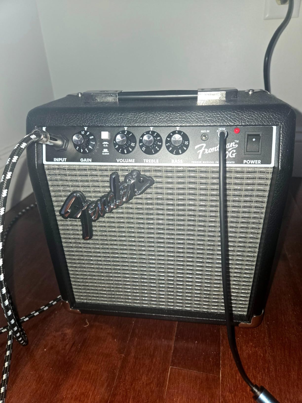 Fender Frontman 10G Electric Guitar Amplifier, 10-Watt Amp, Black/Silver | 10 Watt Practice Amp with 6 Speaker, Built In Overdrive, Headphone Jack and Aux Input, Black/Silver customer photo 2