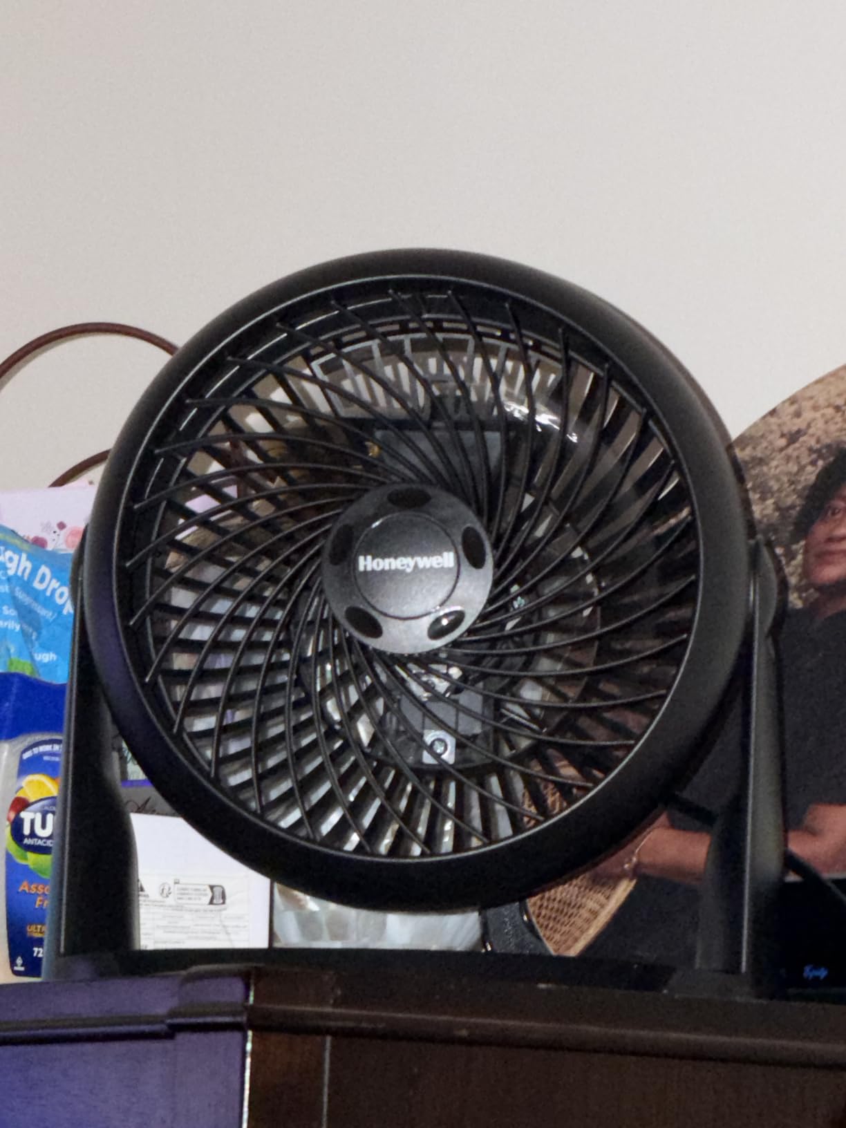 Honeywell TurboForce Air Circulator, Small Tabletop Fan, Quiet Personal Fan for Home or Office, 3 Speeds, 90 Degree Pivoting Head, Black, HT900 customer photo 2